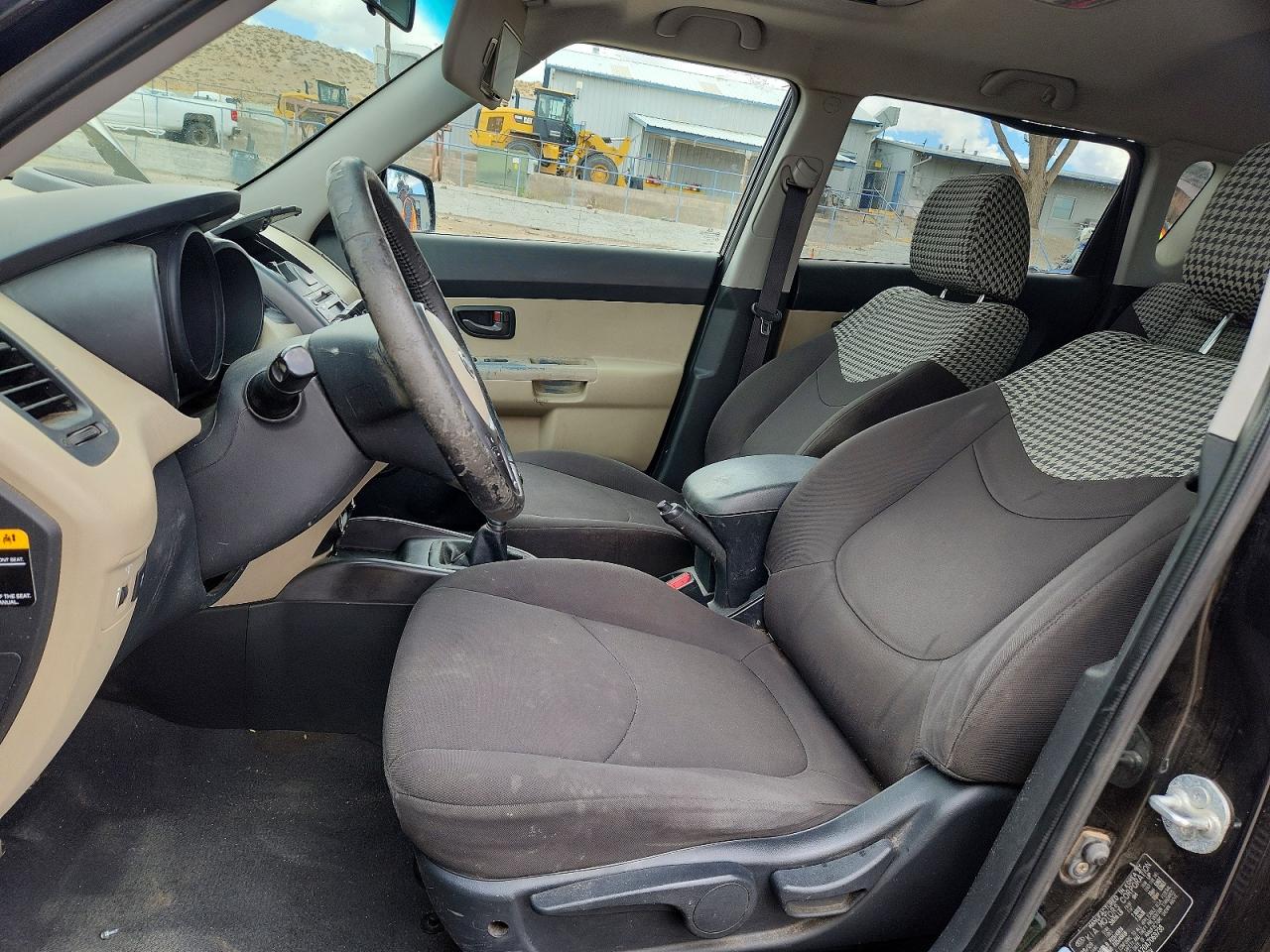 2010 Kia Soul + Black vin: KNDJT2A20A7069738