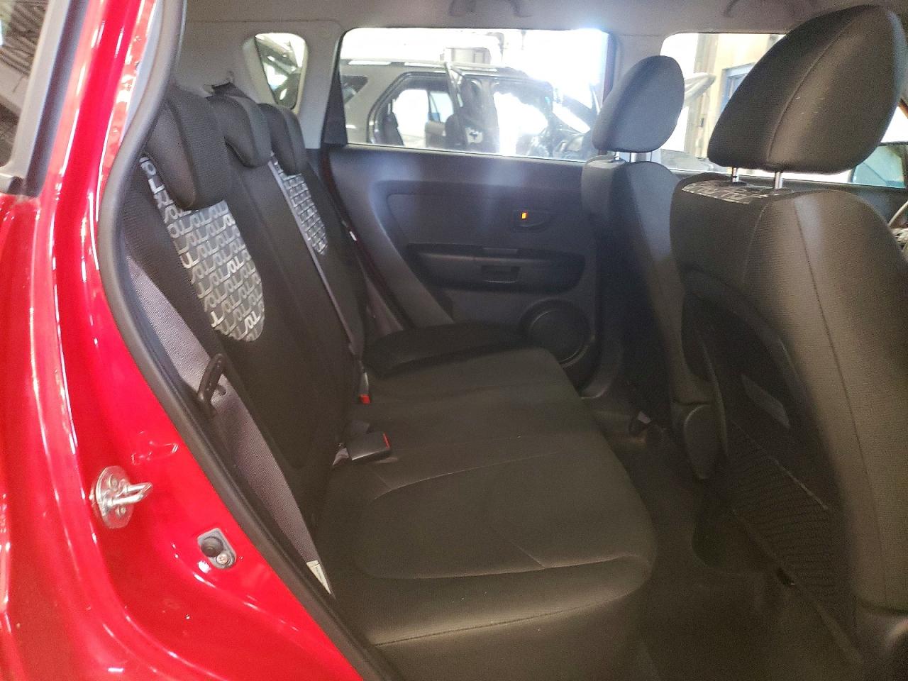 2010 Kia Soul + Red vin: KNDJT2A20A7081775