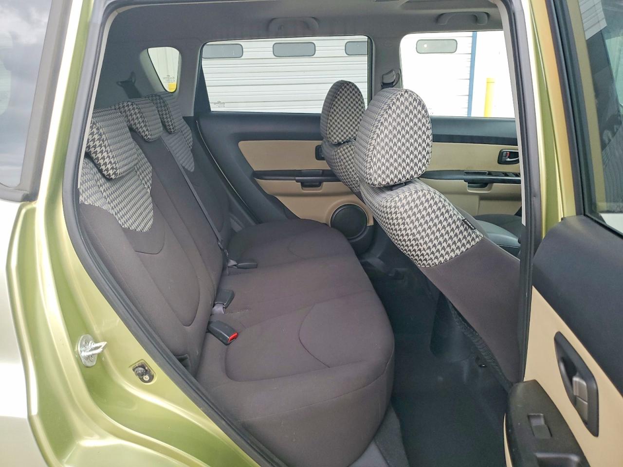 2010 Kia Soul + Green vin: KNDJT2A20A7099757