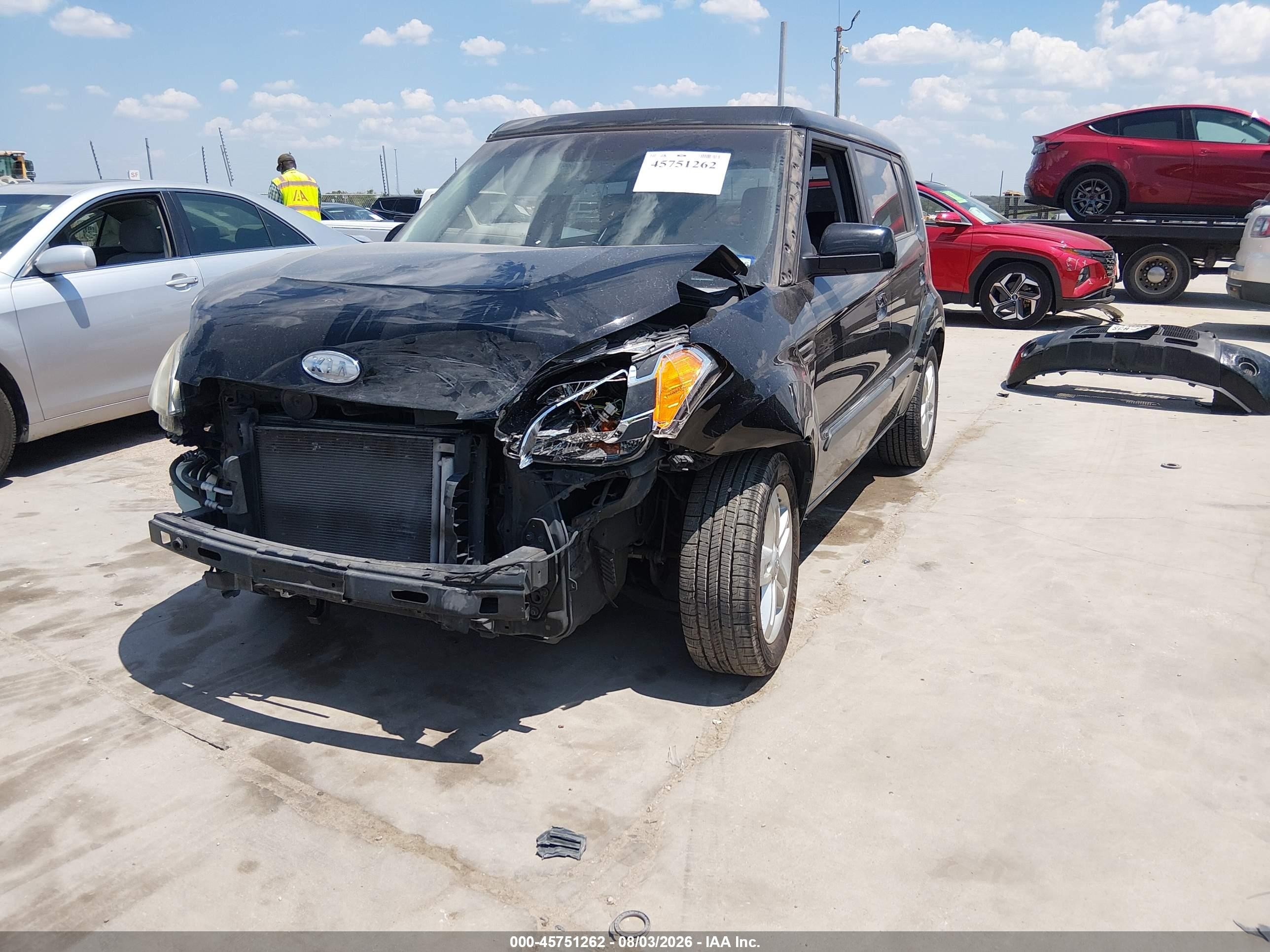 2010 Kia Soul + Black vin: KNDJT2A20A7102270