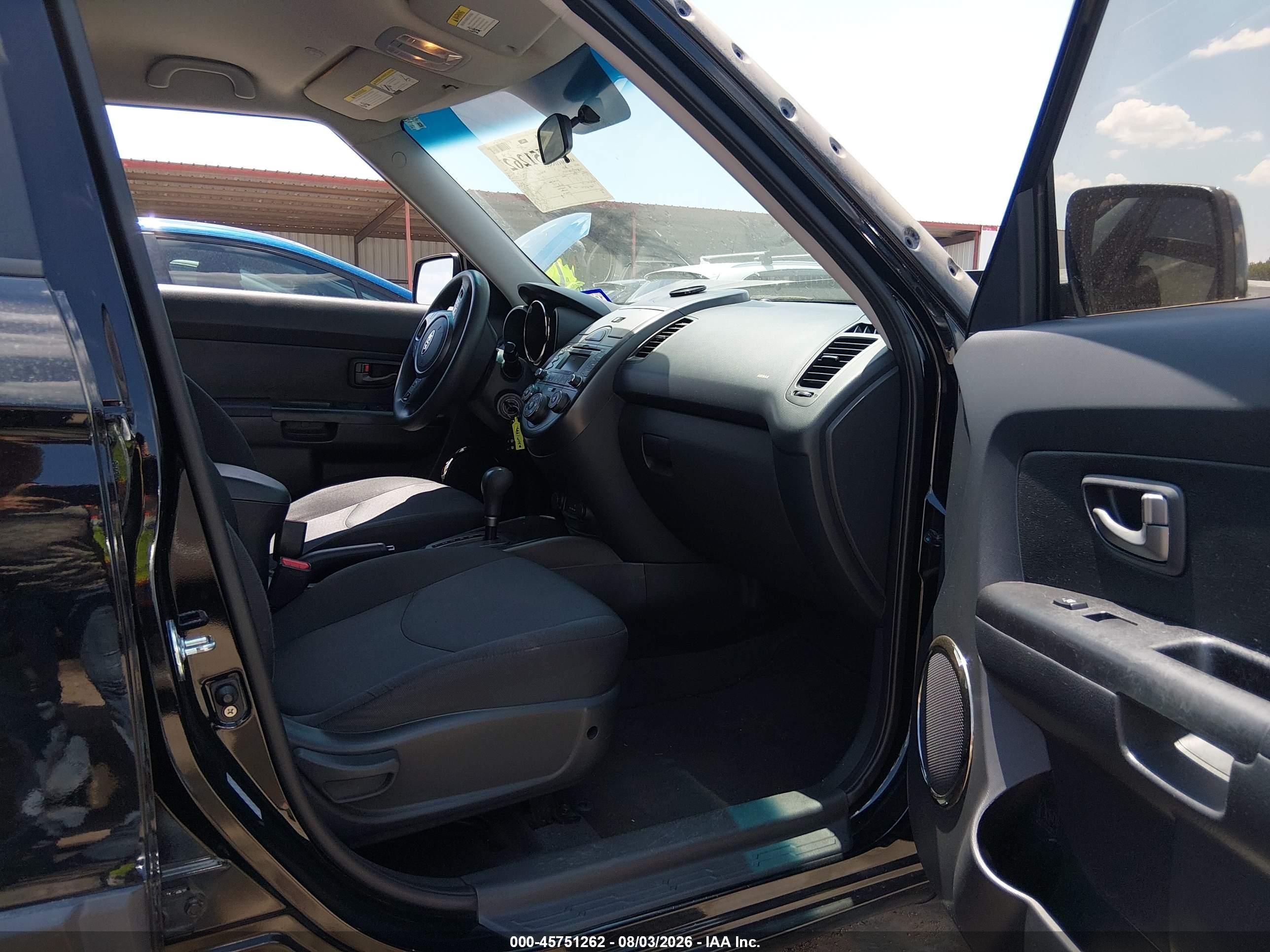 2010 Kia Soul + Black vin: KNDJT2A20A7102270