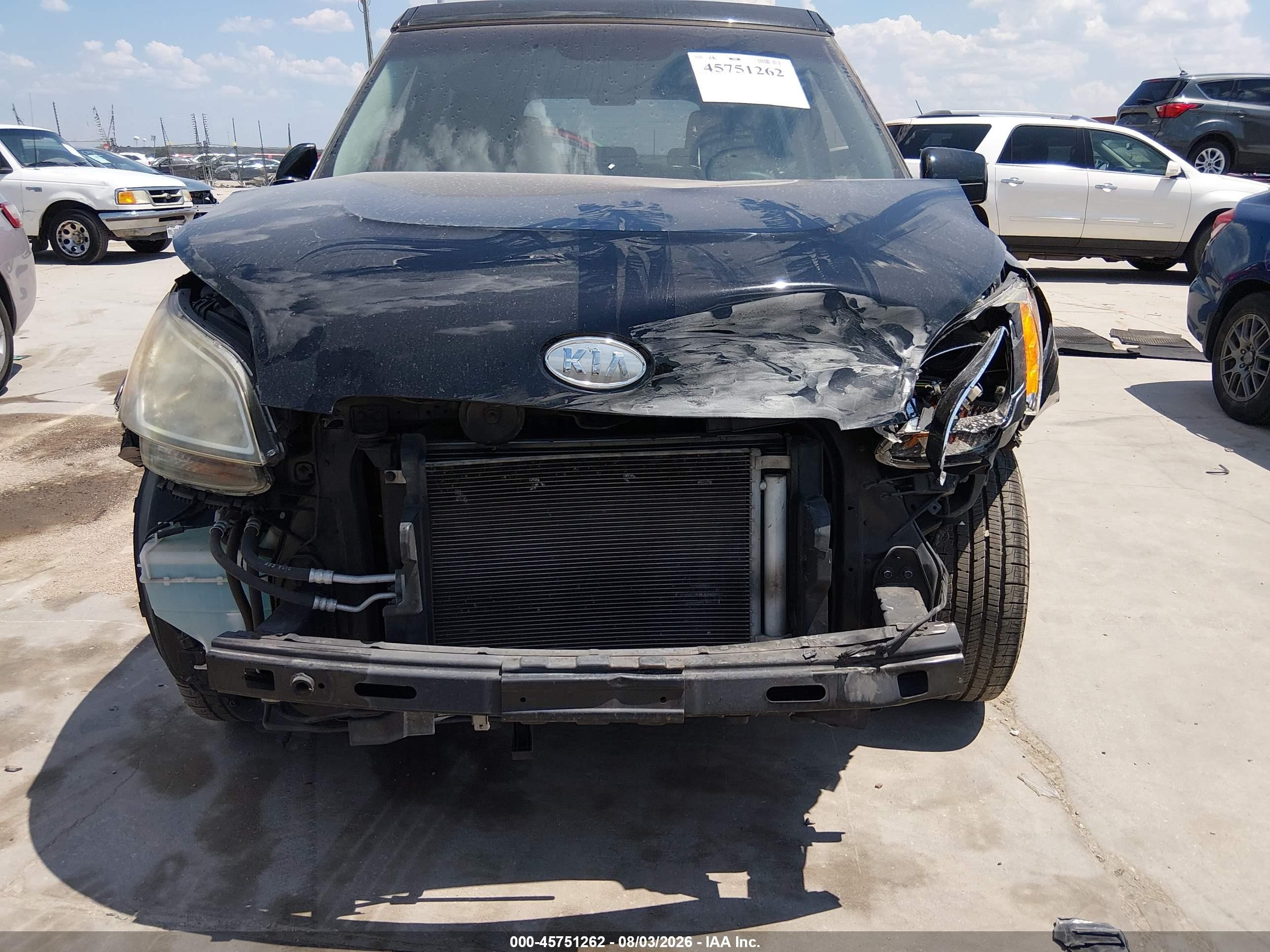 2010 Kia Soul + Black vin: KNDJT2A20A7102270