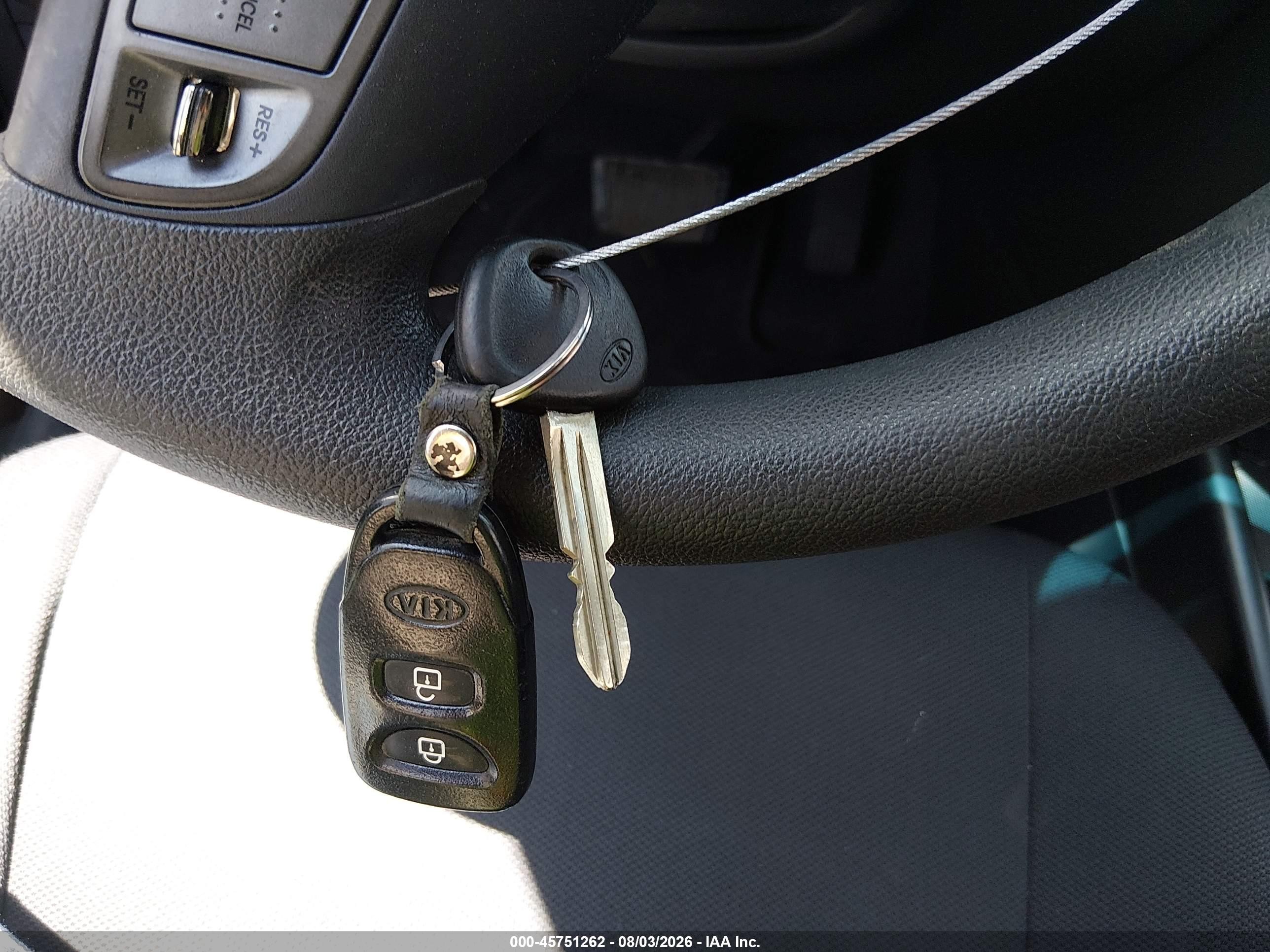 2010 Kia Soul + Black vin: KNDJT2A20A7102270