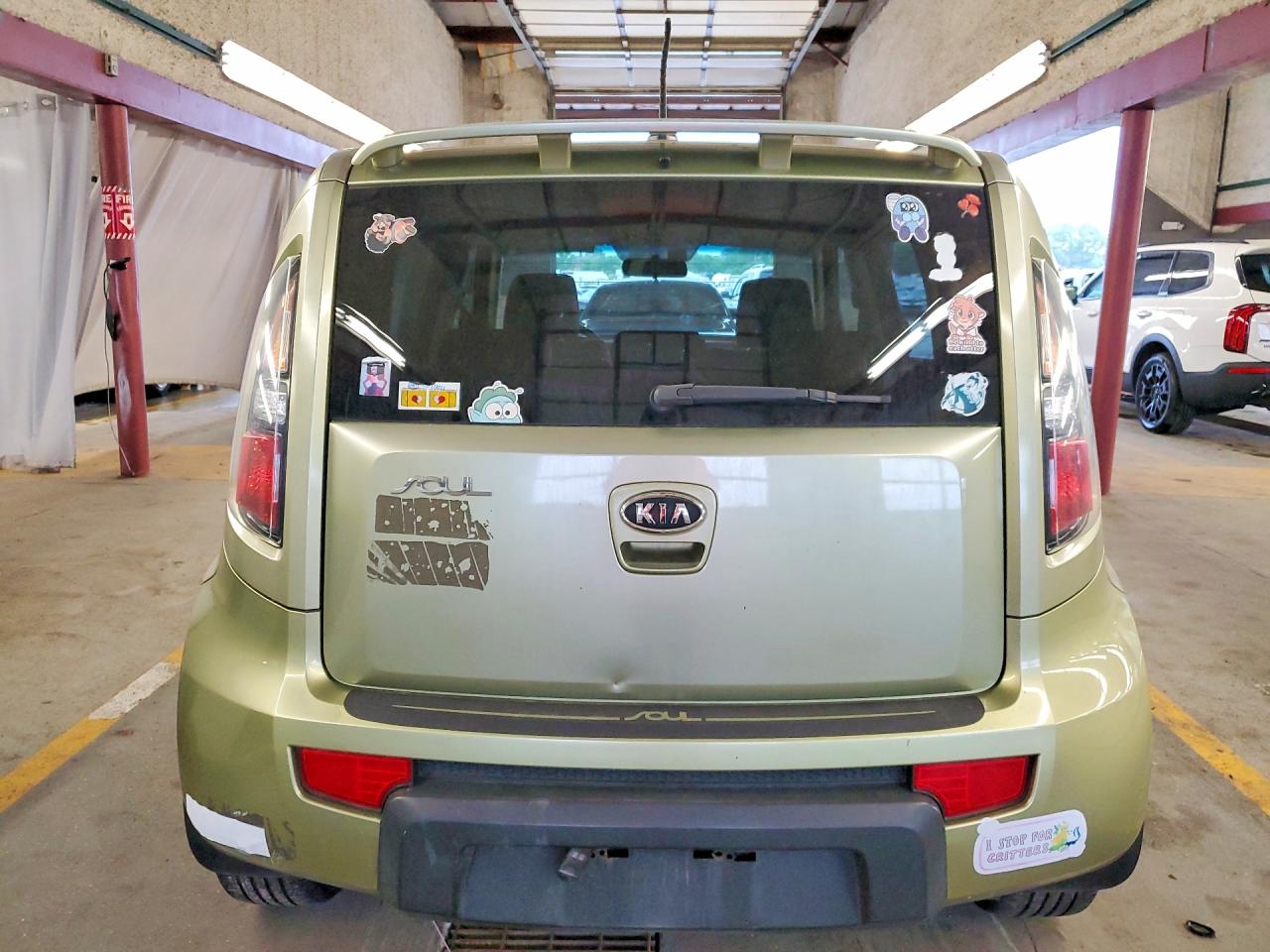 2010 Kia Soul + Green vin: KNDJT2A20A7106514