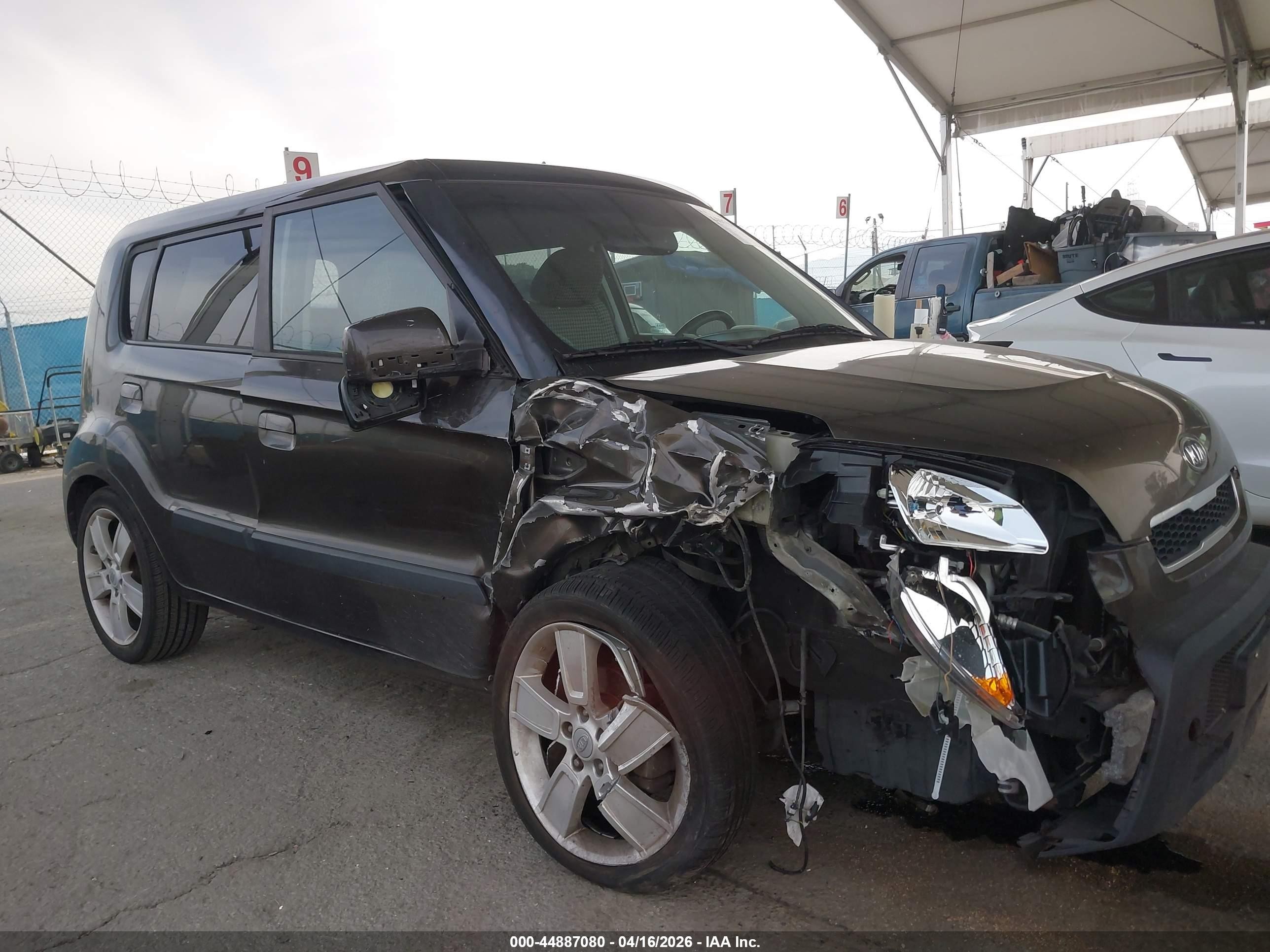 2010 Kia Soul ! Brown vin: KNDJT2A20A7124026