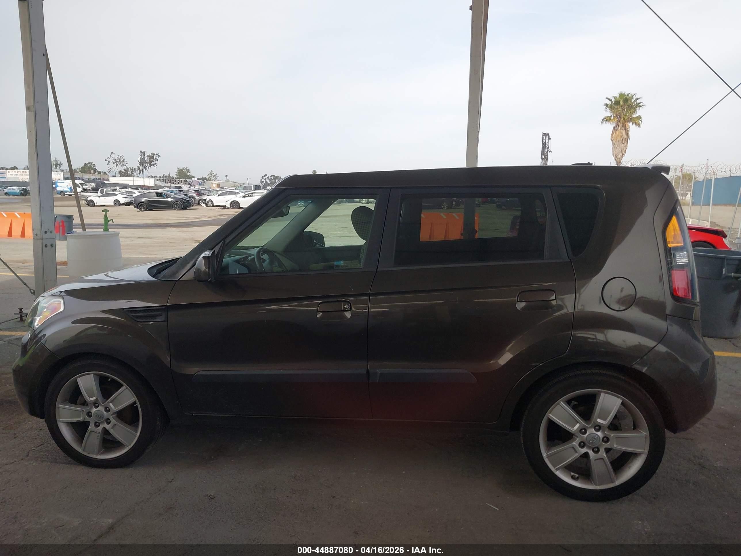 2010 Kia Soul ! Brown vin: KNDJT2A20A7124026