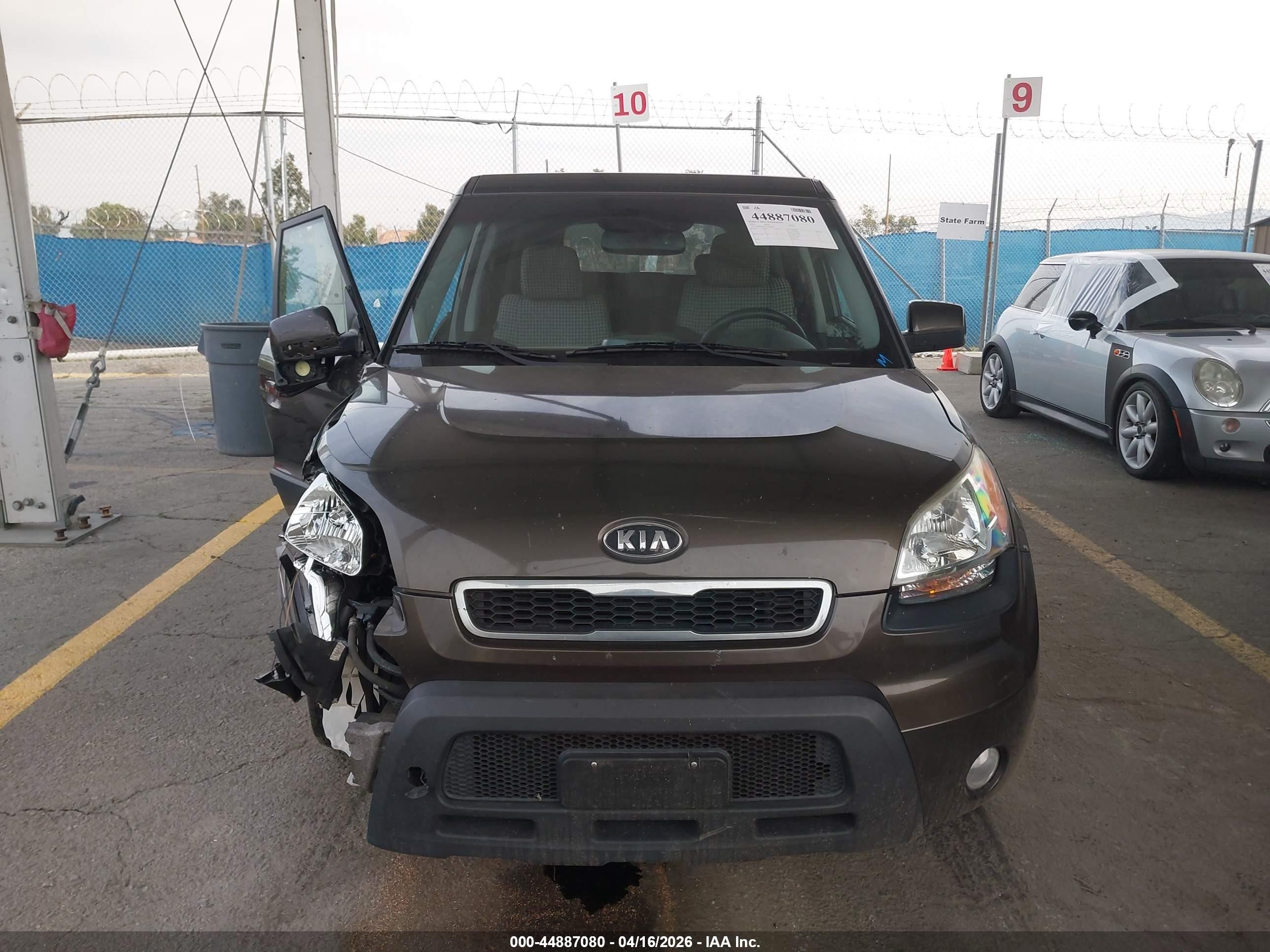 2010 Kia Soul ! Brown vin: KNDJT2A20A7124026