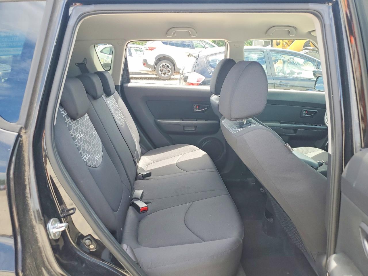 2010 Kia Soul + Black vin: KNDJT2A20A7184064