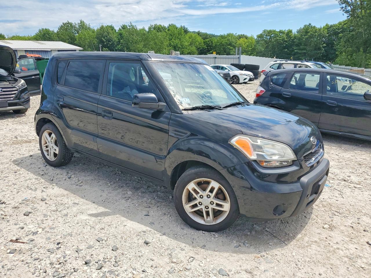 2010 Kia Soul + Black vin: KNDJT2A20A7184064