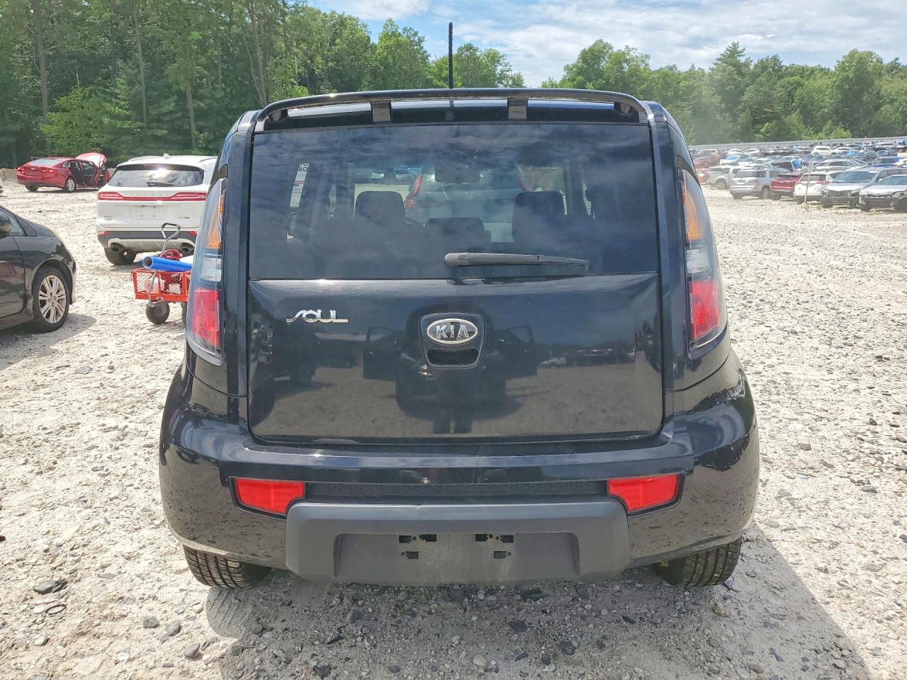 2010 Kia Soul + Black vin: KNDJT2A20A7184064