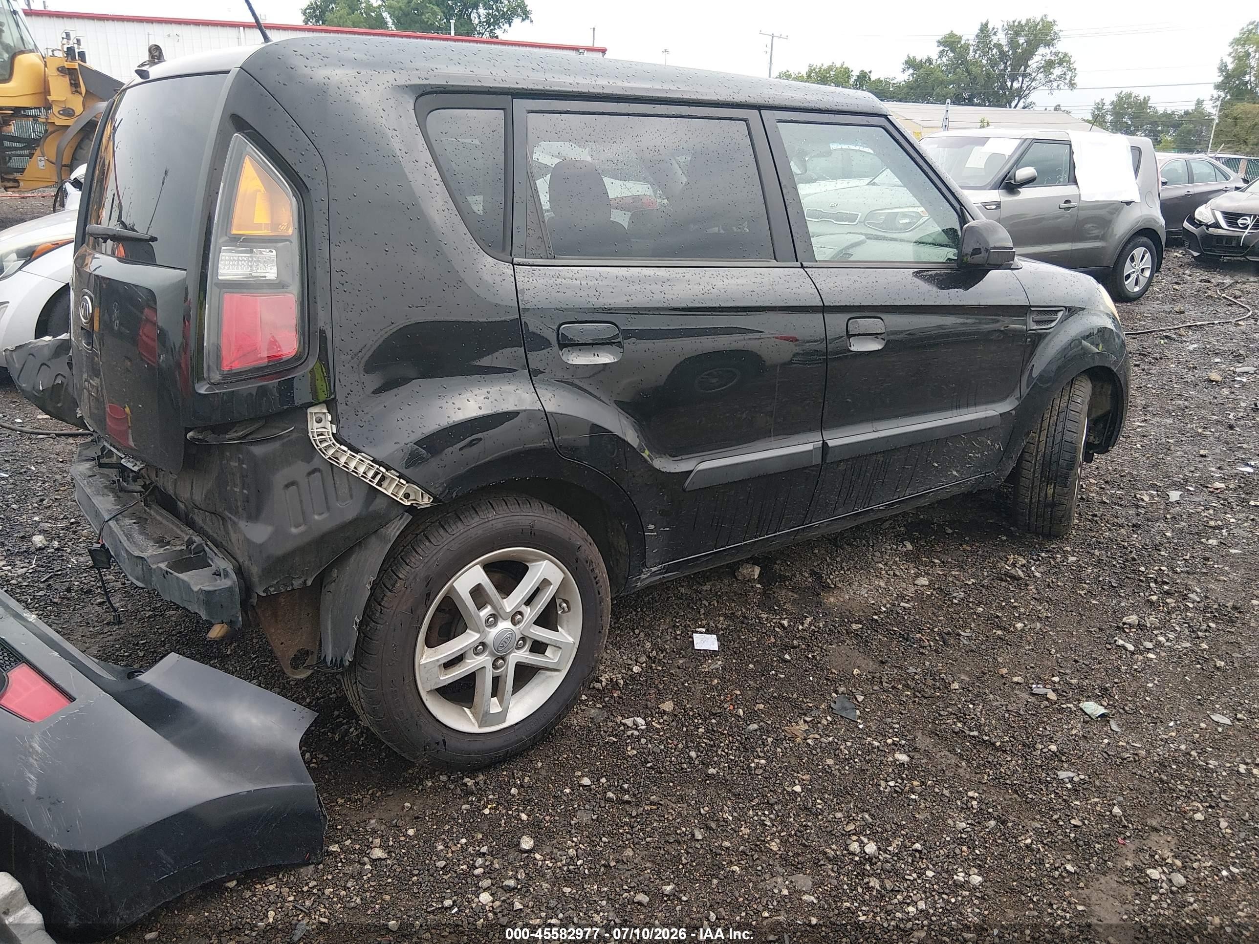 2010 Kia Soul + Black vin: KNDJT2A20A7700195