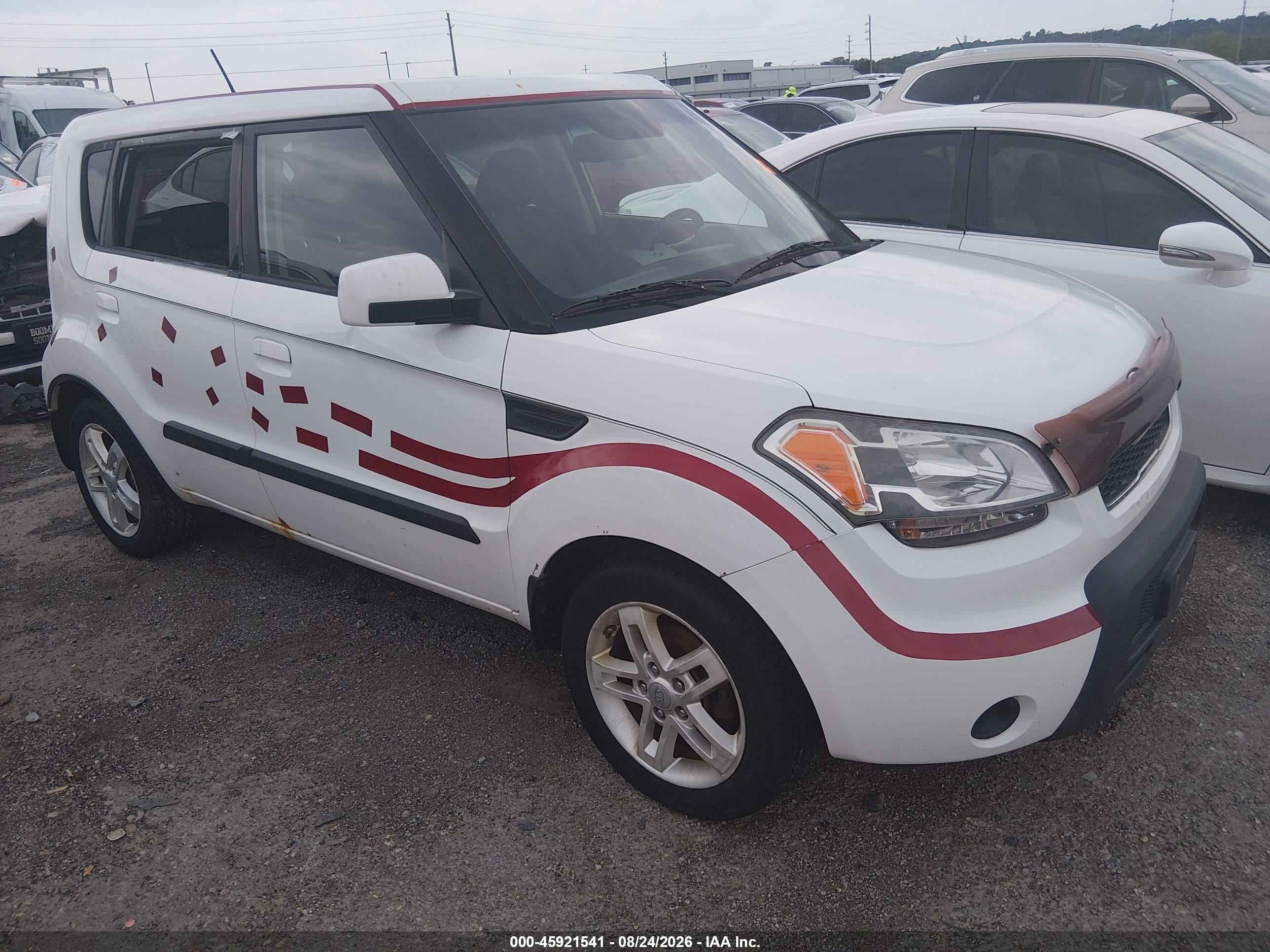 2010 Kia Soul + White vin: KNDJT2A20A7702562