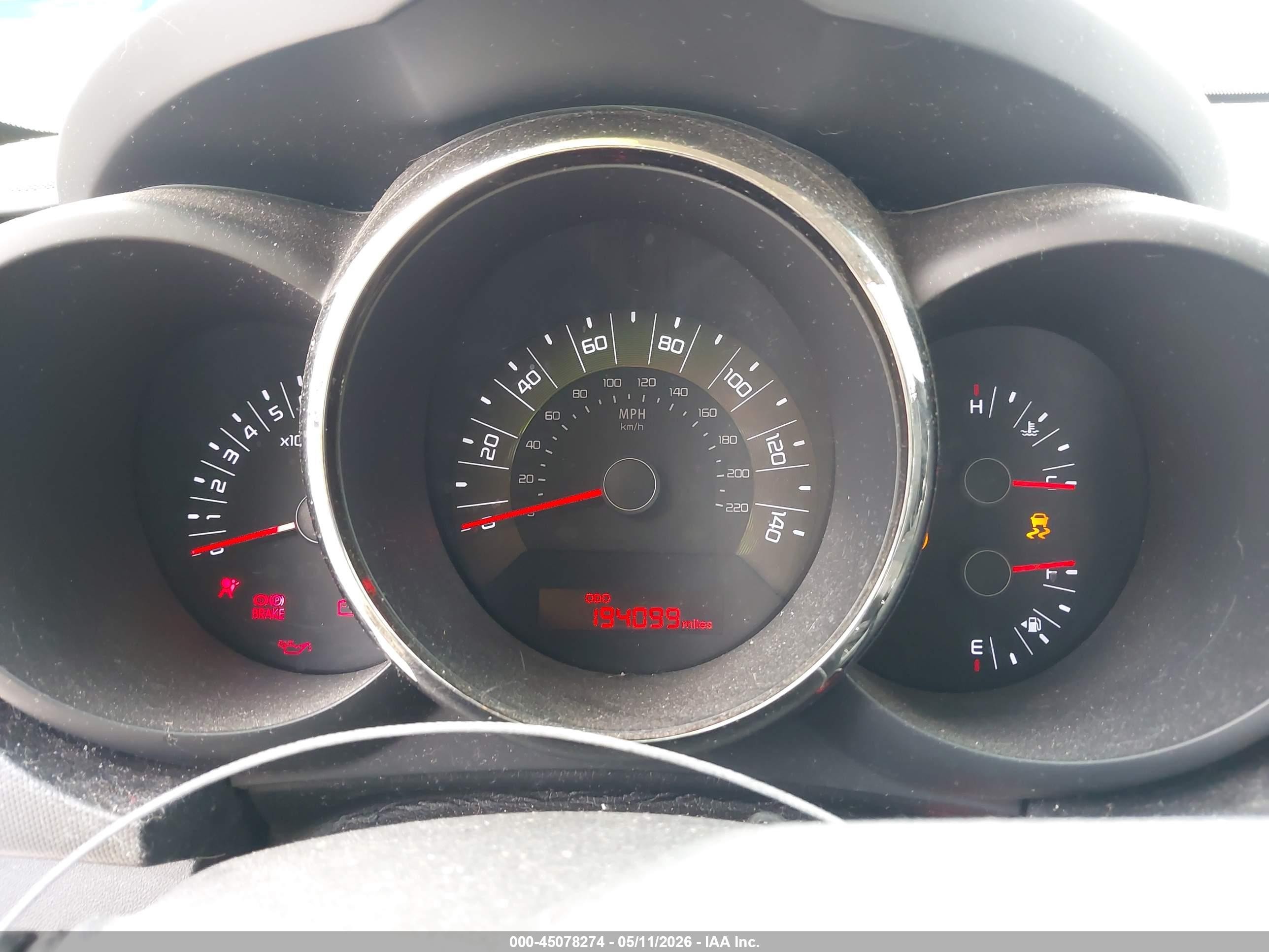 2011 Kia Soul + Black vin: KNDJT2A20B7195857