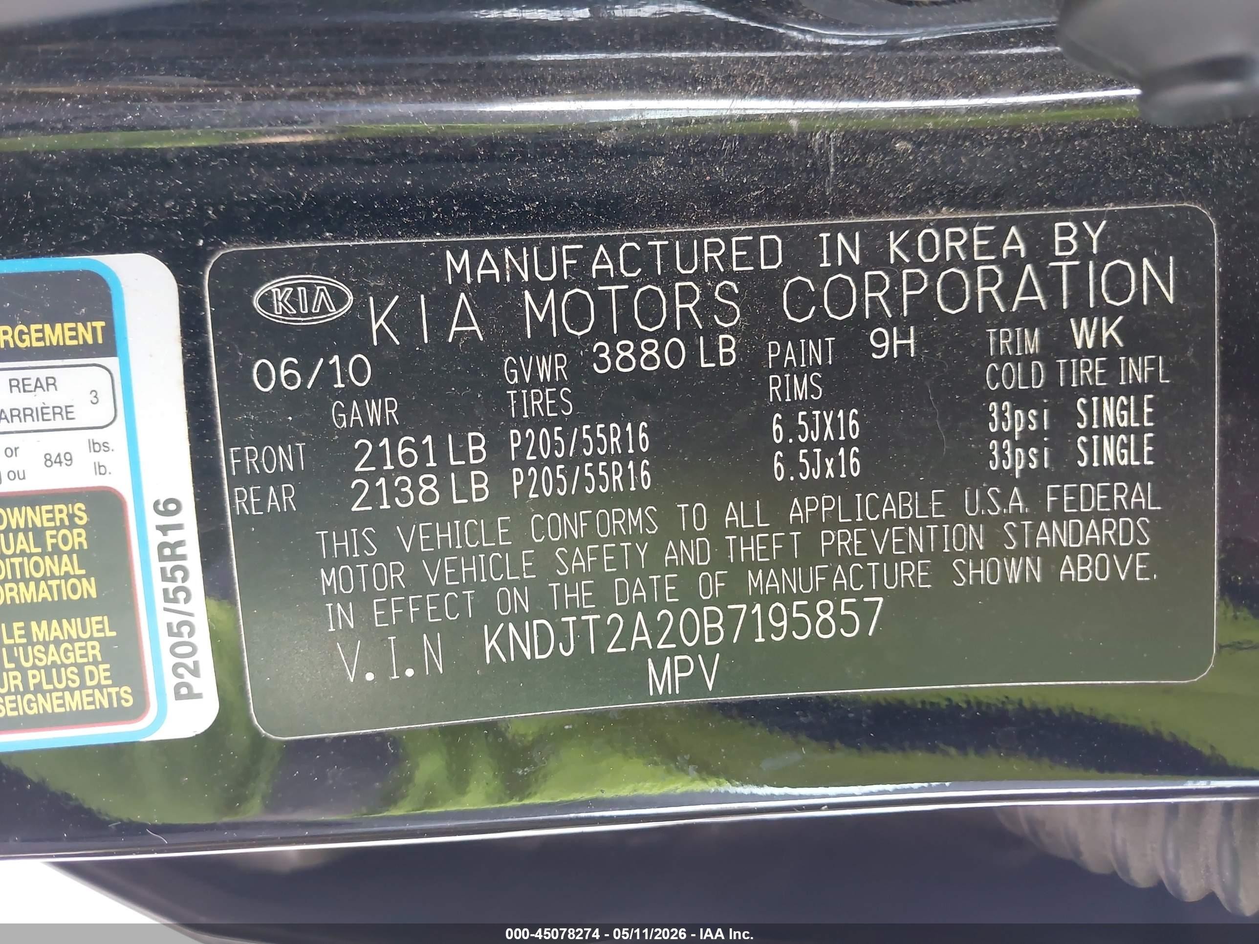 2011 Kia Soul + Black vin: KNDJT2A20B7195857