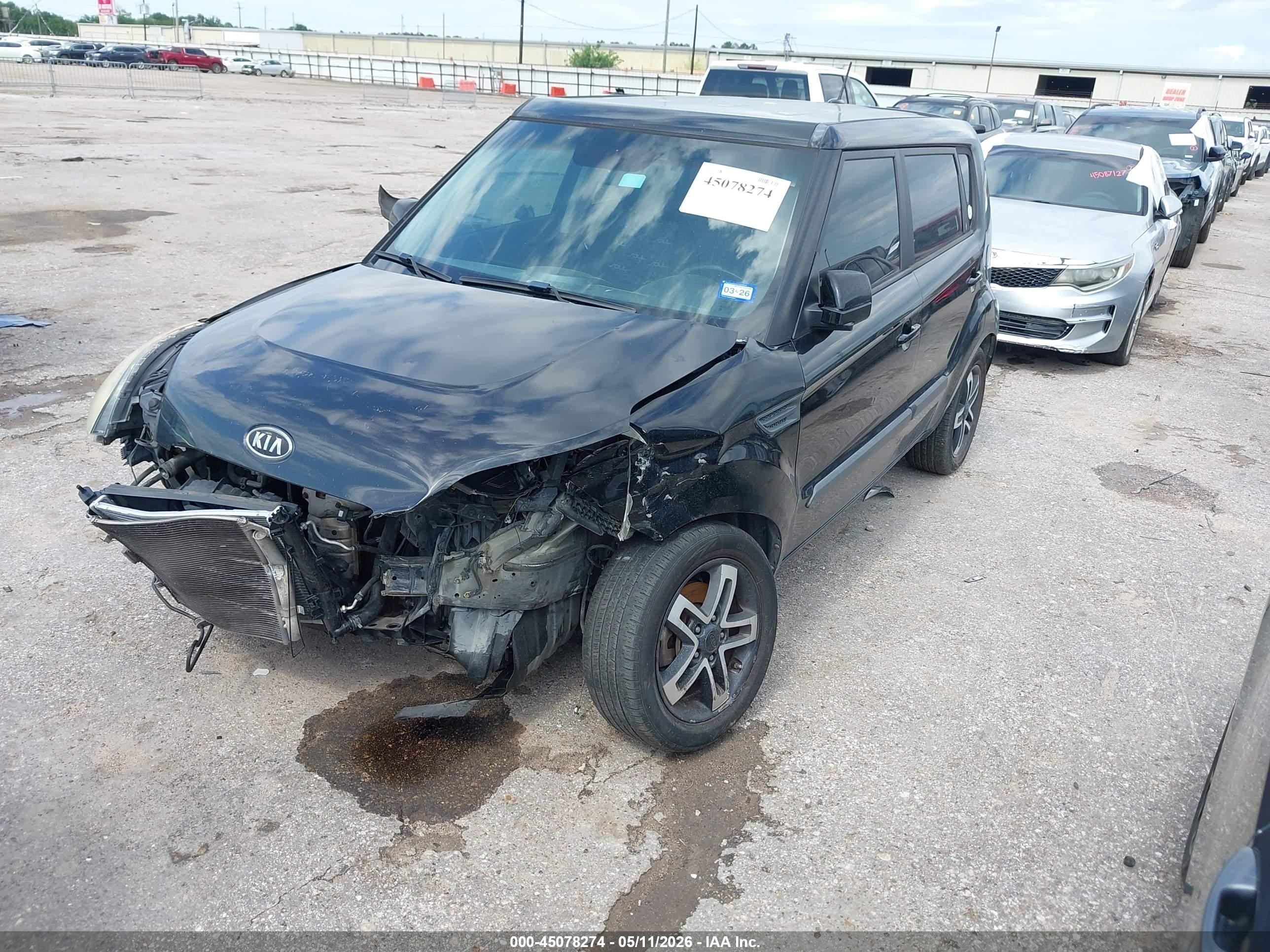 2011 Kia Soul + Black vin: KNDJT2A20B7195857