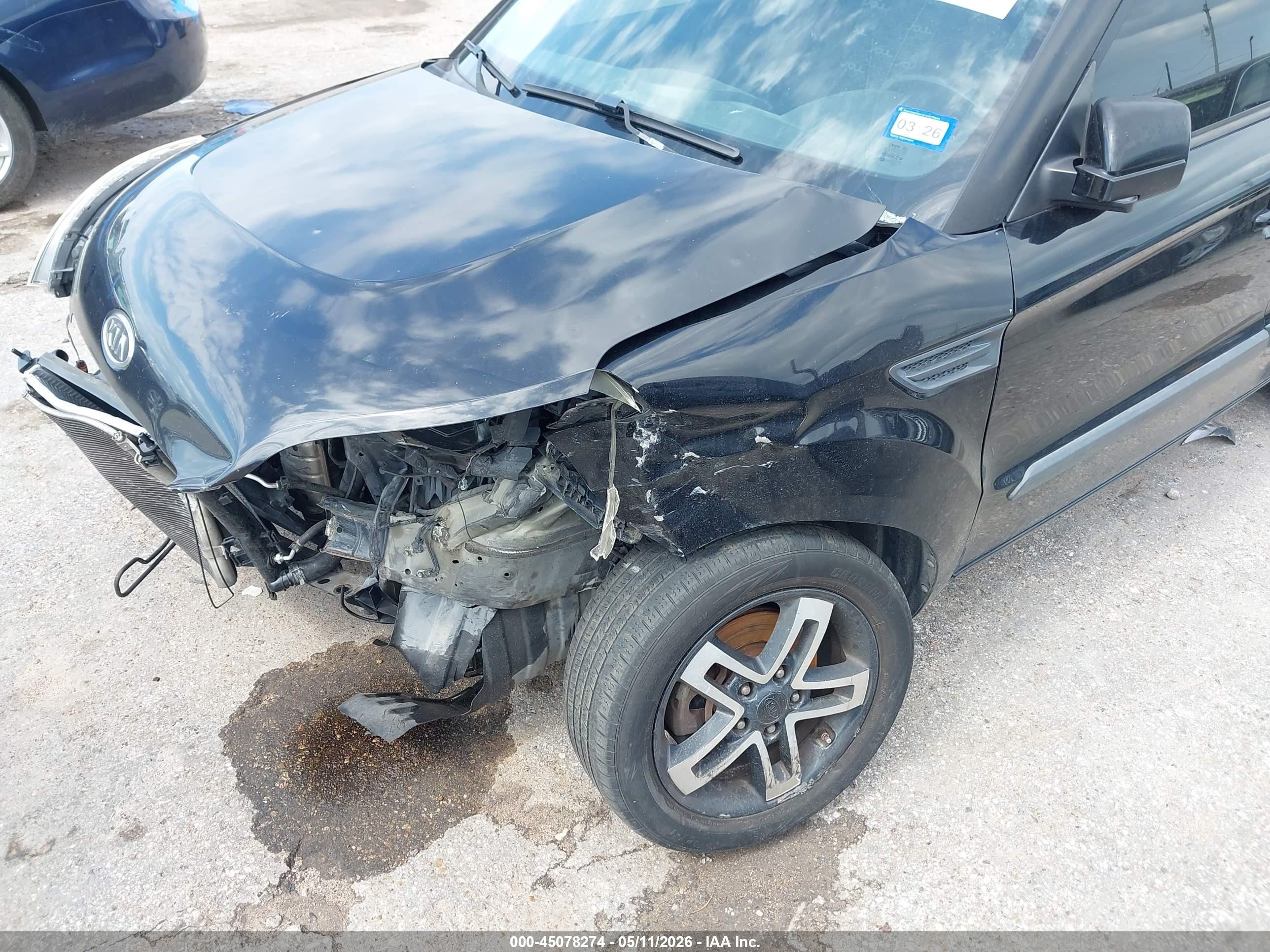 2011 Kia Soul + Black vin: KNDJT2A20B7195857