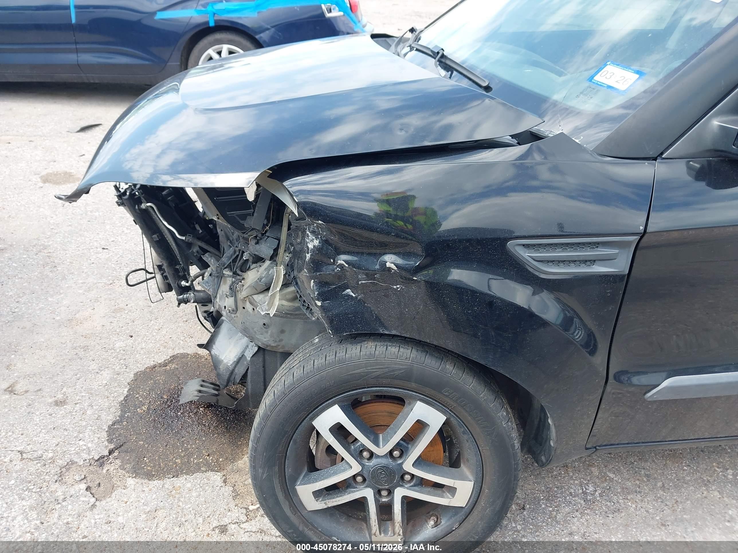 2011 Kia Soul + Black vin: KNDJT2A20B7195857