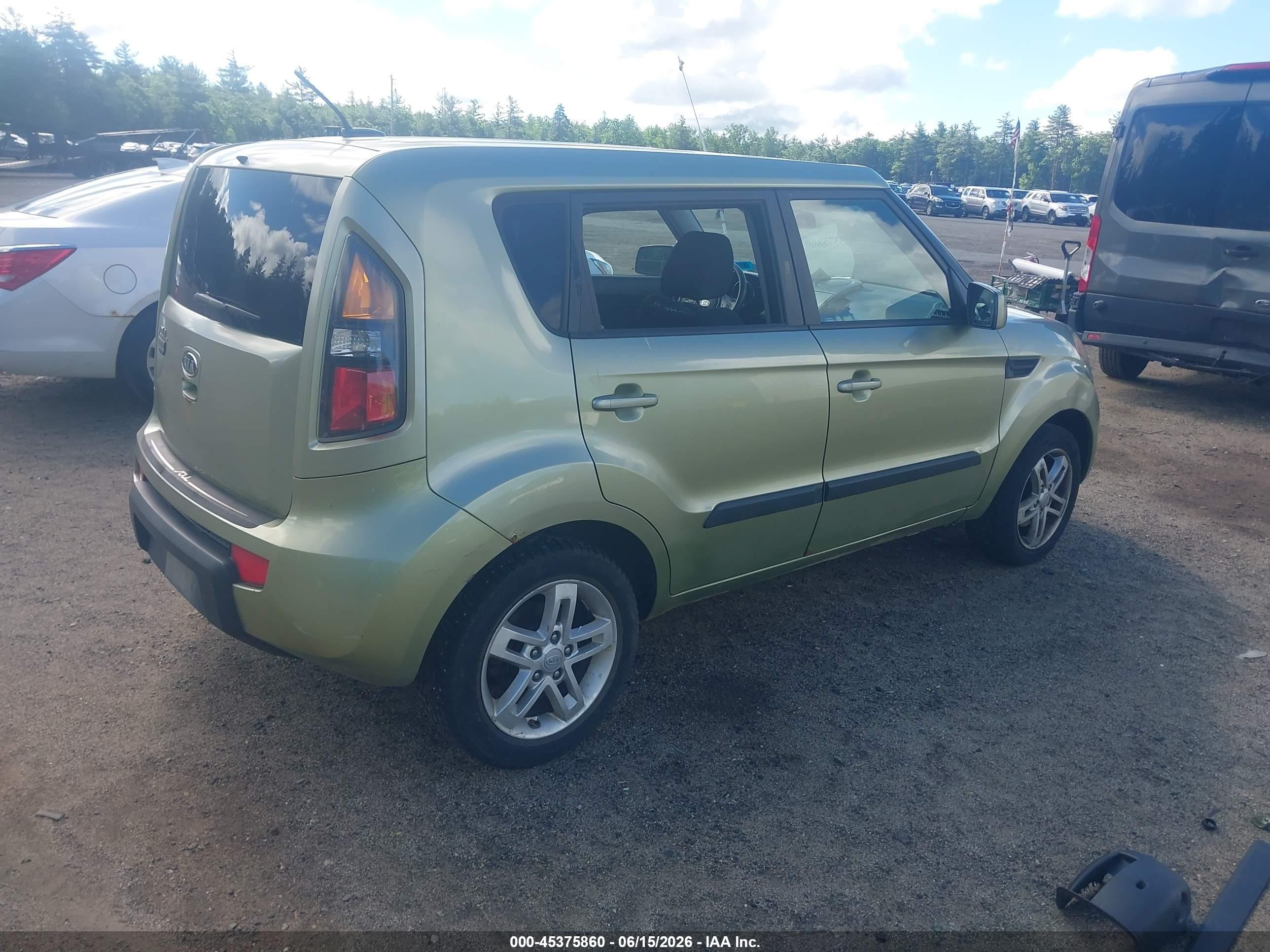 2011 Kia Soul + Green vin: KNDJT2A20B7197818