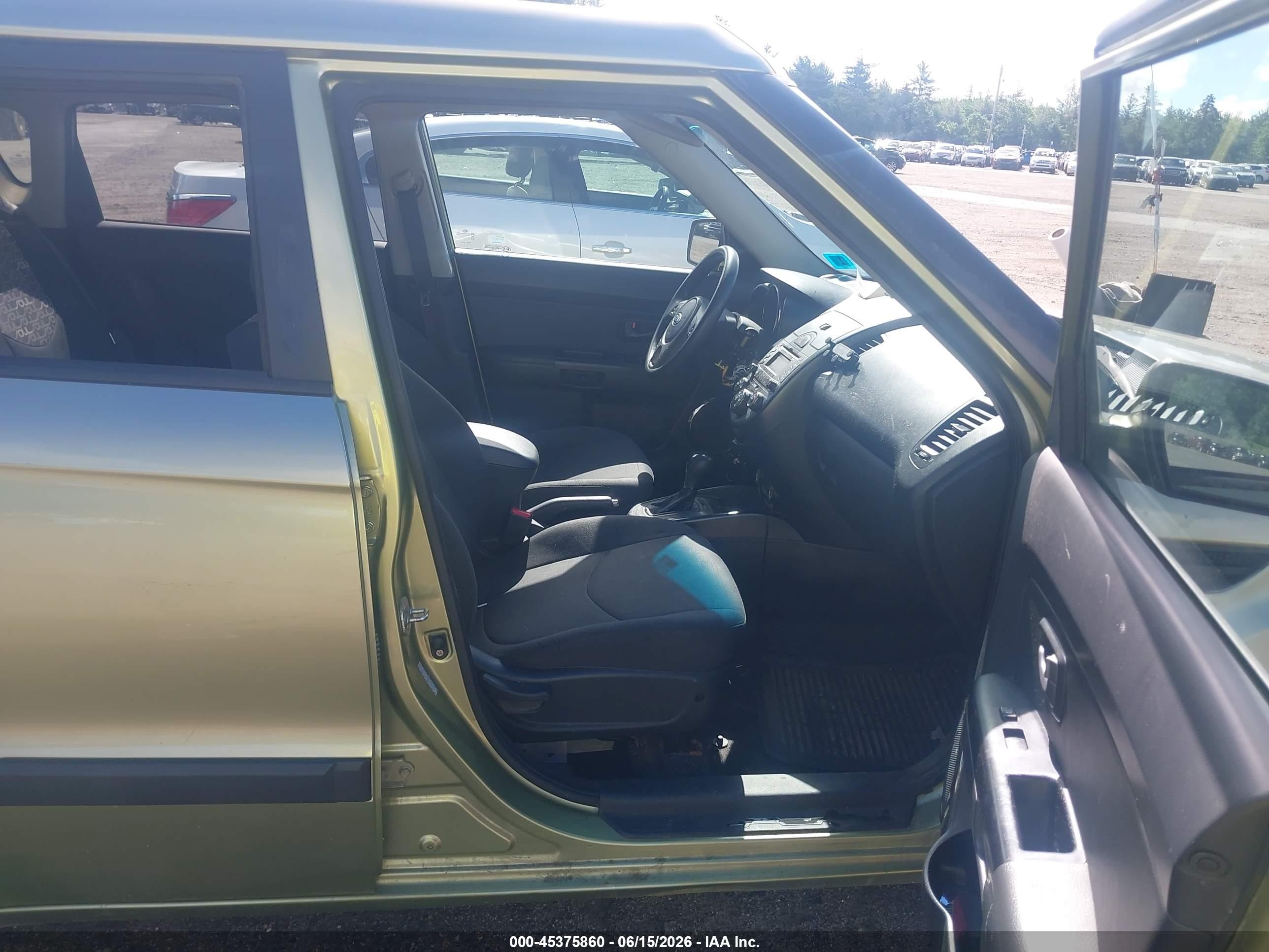 2011 Kia Soul + Green vin: KNDJT2A20B7197818