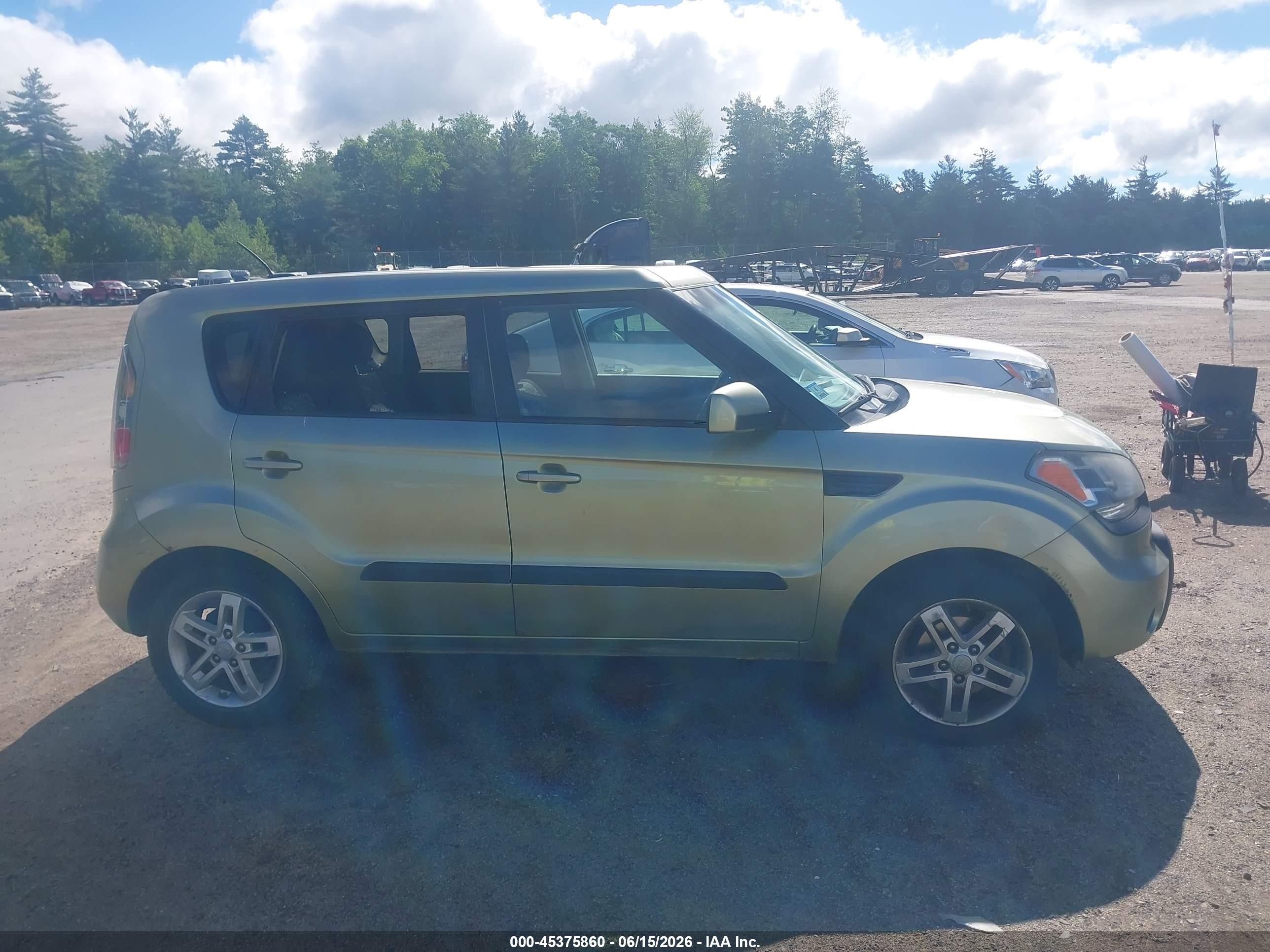 2011 Kia Soul + Green vin: KNDJT2A20B7197818