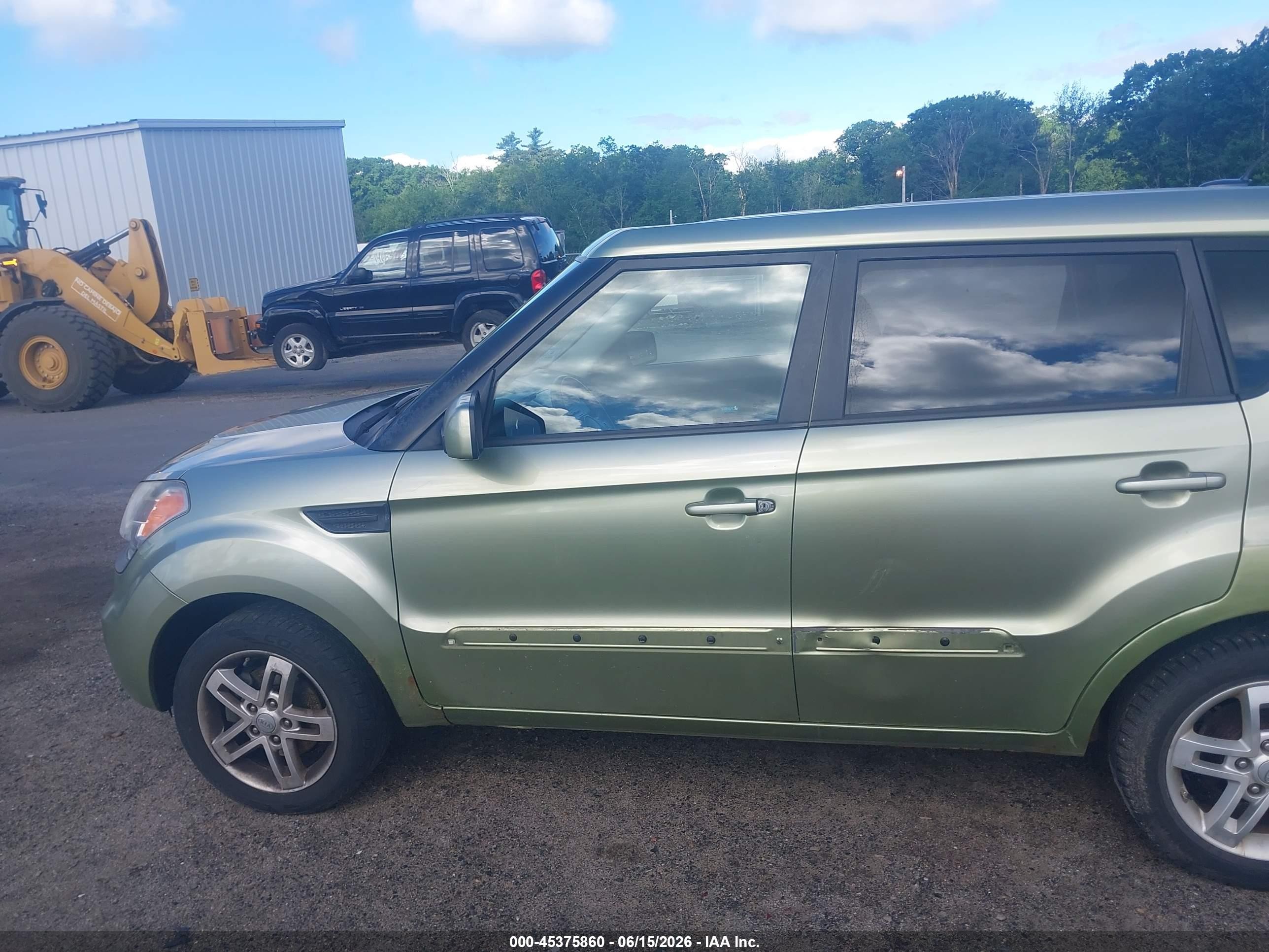 2011 Kia Soul + Green vin: KNDJT2A20B7197818