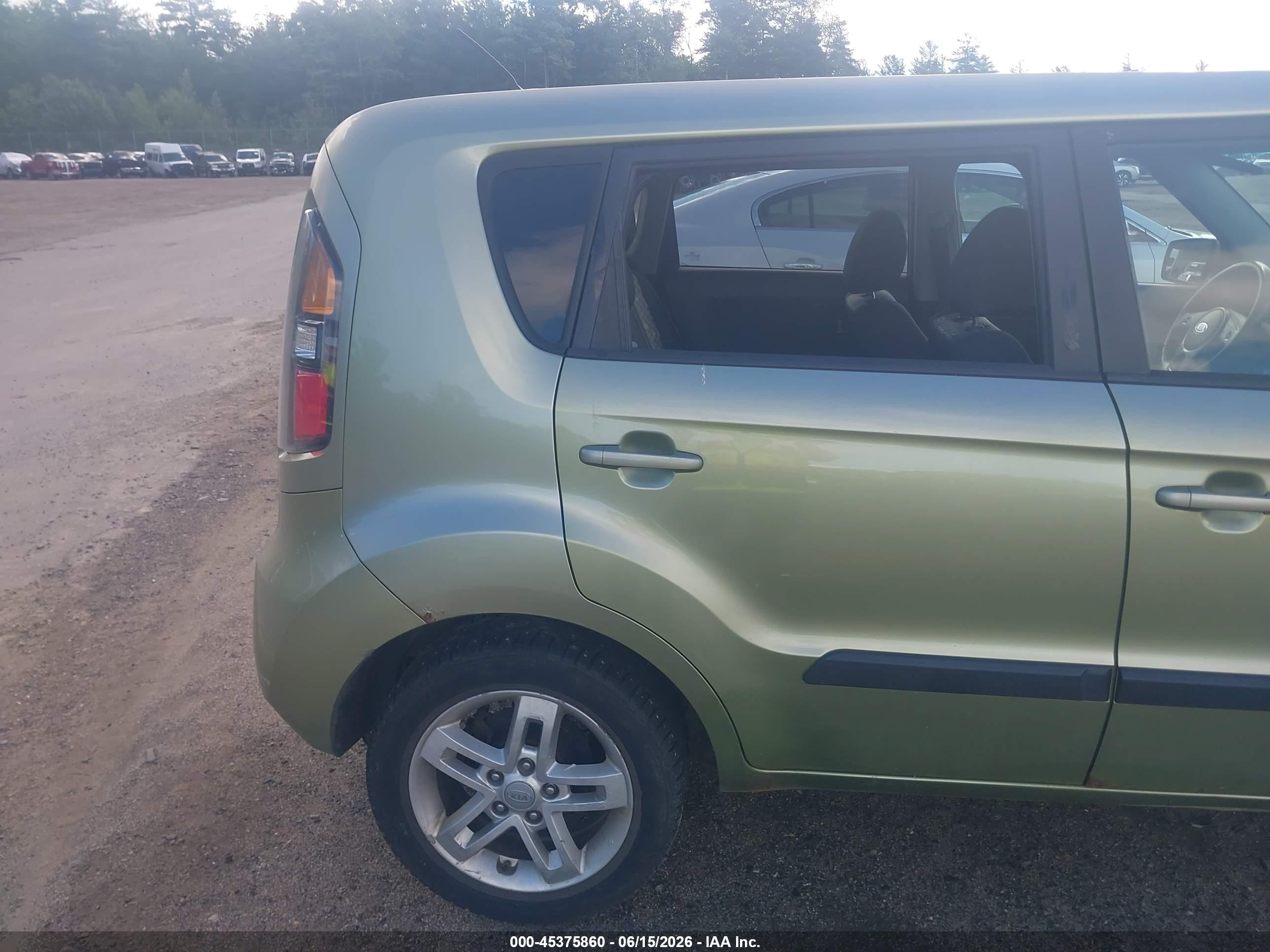 2011 Kia Soul + Green vin: KNDJT2A20B7197818