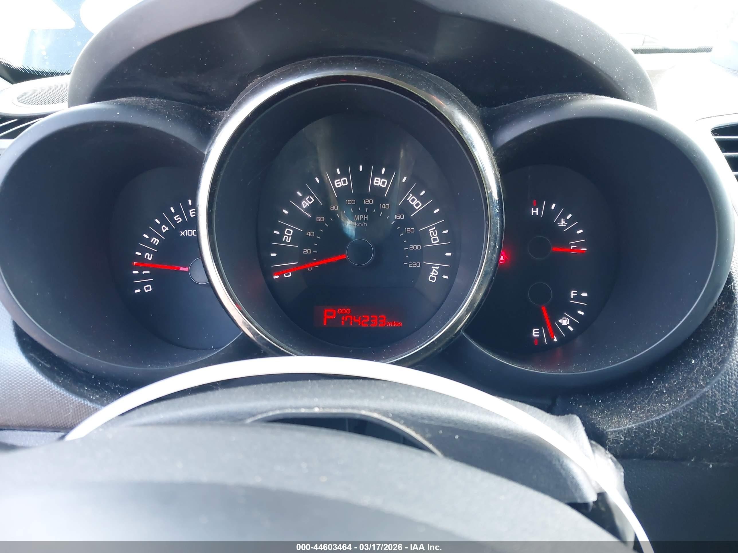 2011 Kia Soul + Black vin: KNDJT2A20B7247875