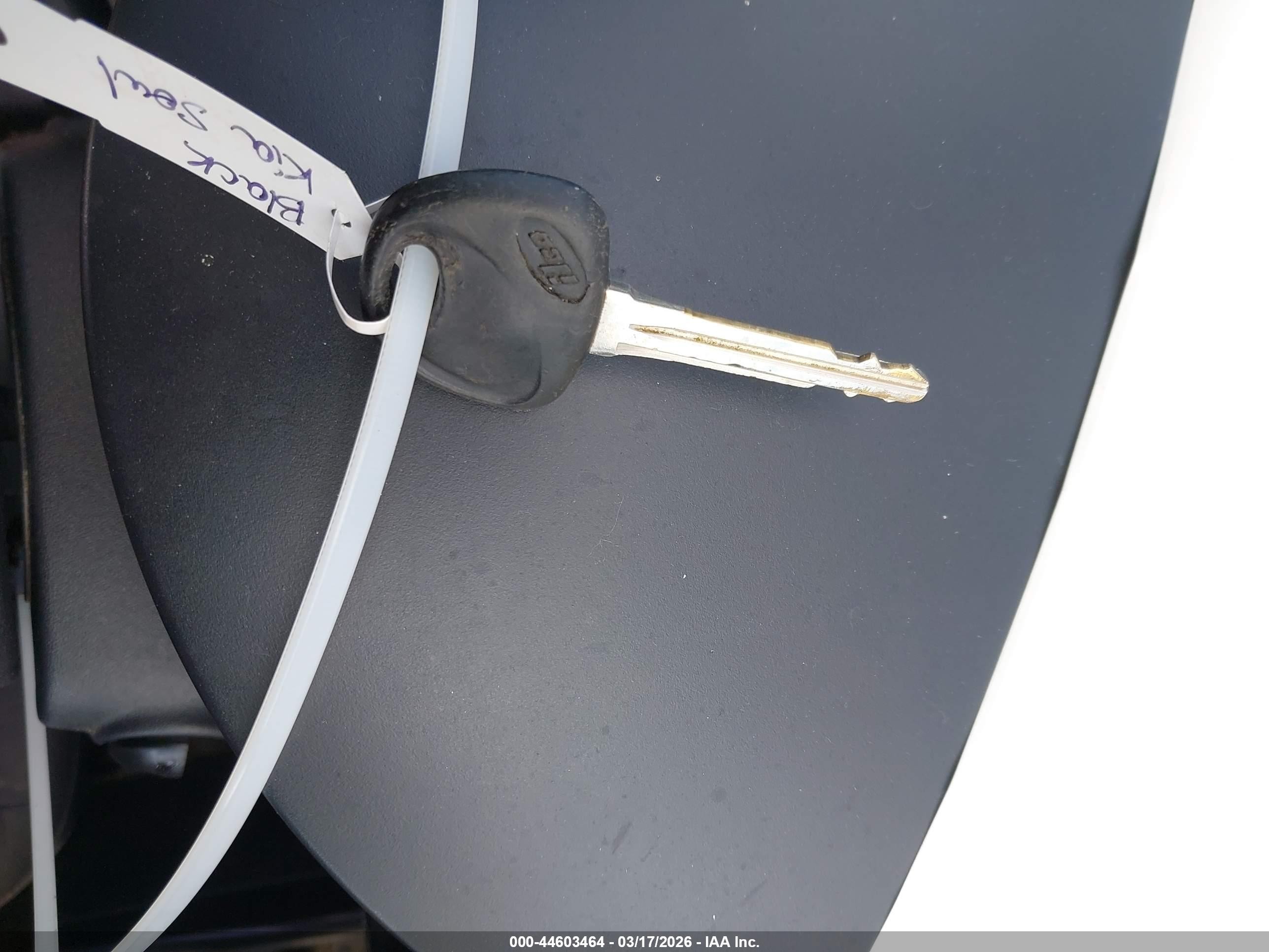 2011 Kia Soul + Black vin: KNDJT2A20B7247875