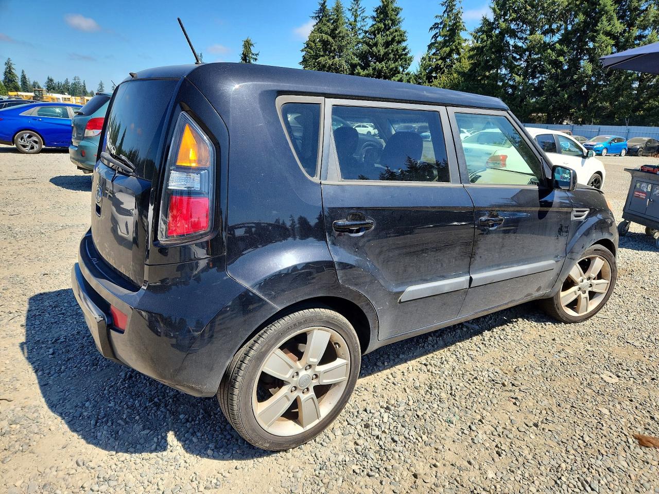 2011 Kia Soul ! Black vin: KNDJT2A20B7248332