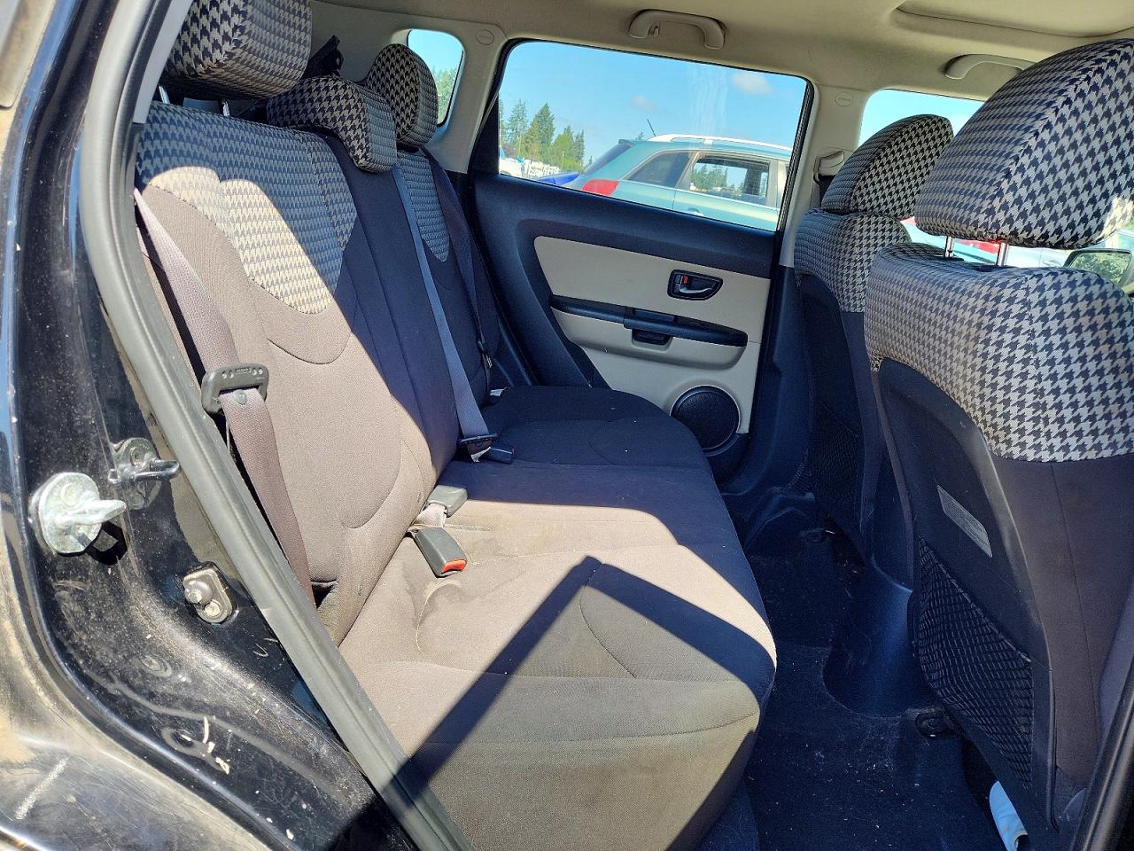 2011 Kia Soul ! Black vin: KNDJT2A20B7248332