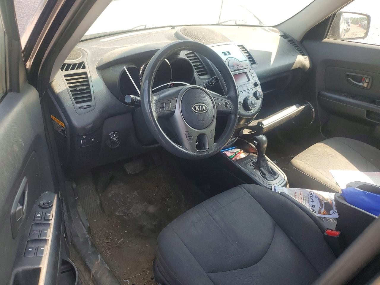 2011 Kia Soul + Black vin: KNDJT2A20B7250341