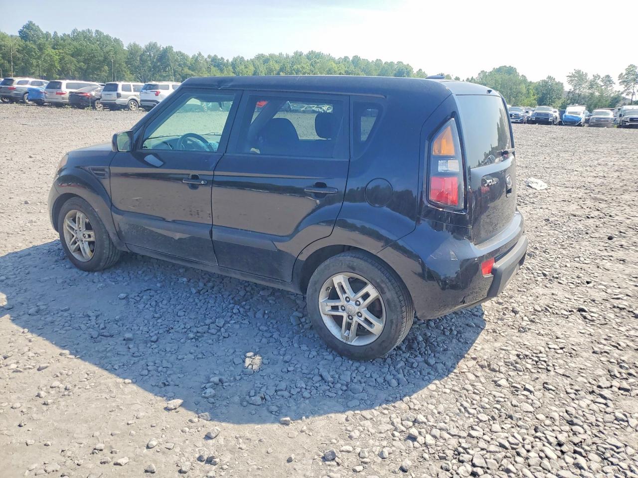 2011 Kia Soul + Black vin: KNDJT2A20B7250341