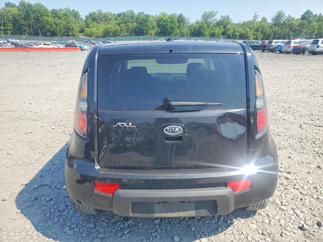 2011 Kia Soul + Black vin: KNDJT2A20B7250341