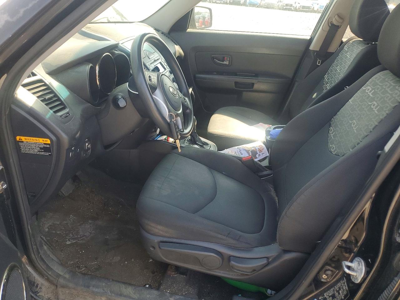 2011 Kia Soul + Black vin: KNDJT2A20B7250341