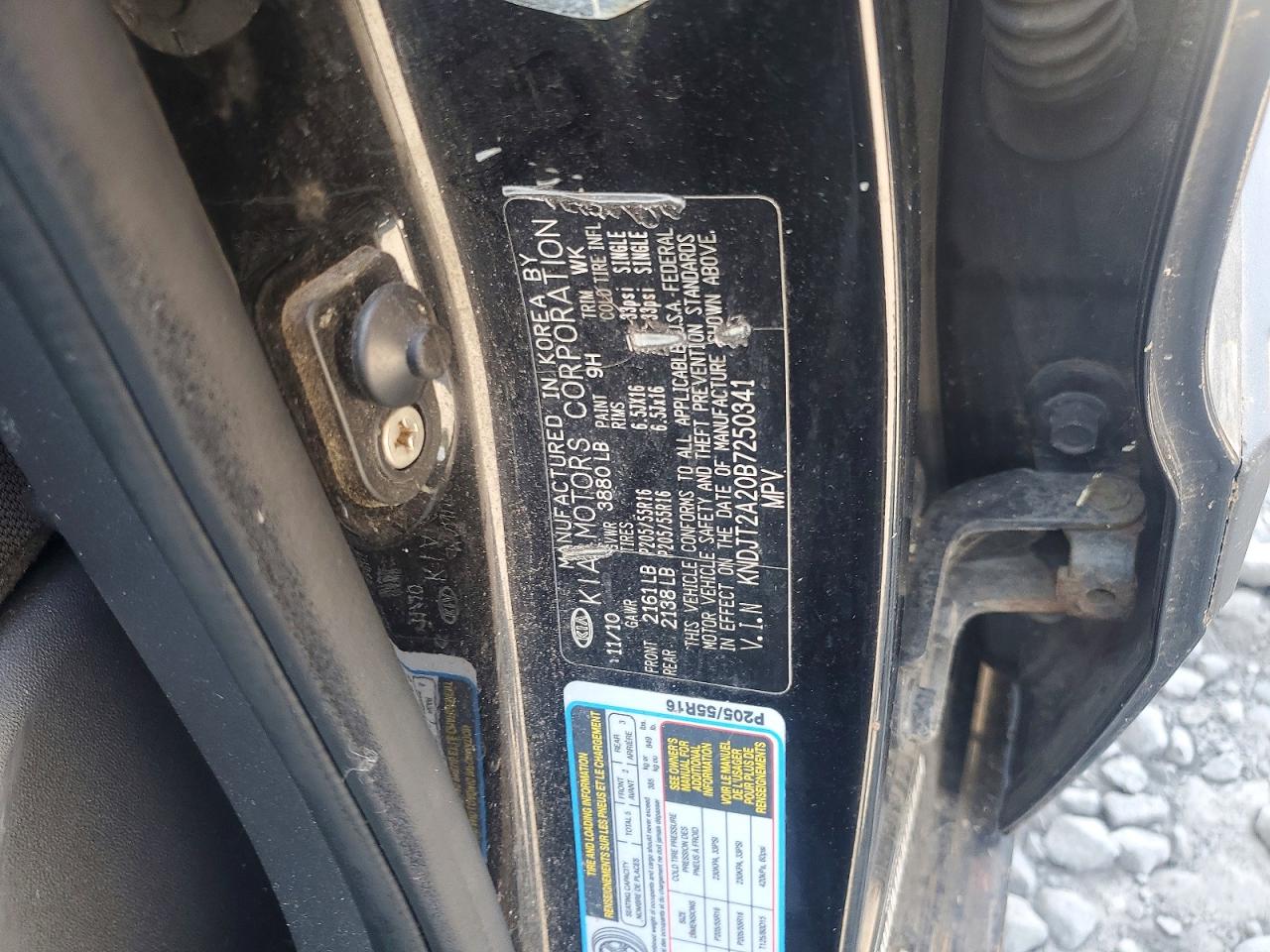 2011 Kia Soul + Black vin: KNDJT2A20B7250341