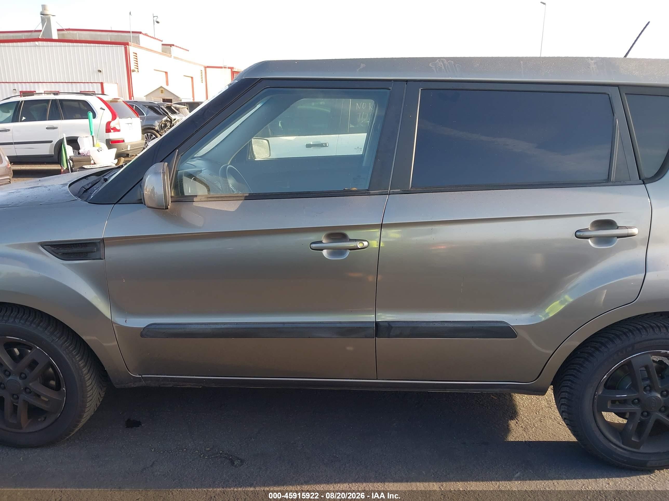 2011 Kia Soul + Серый vin: KNDJT2A20B7260013