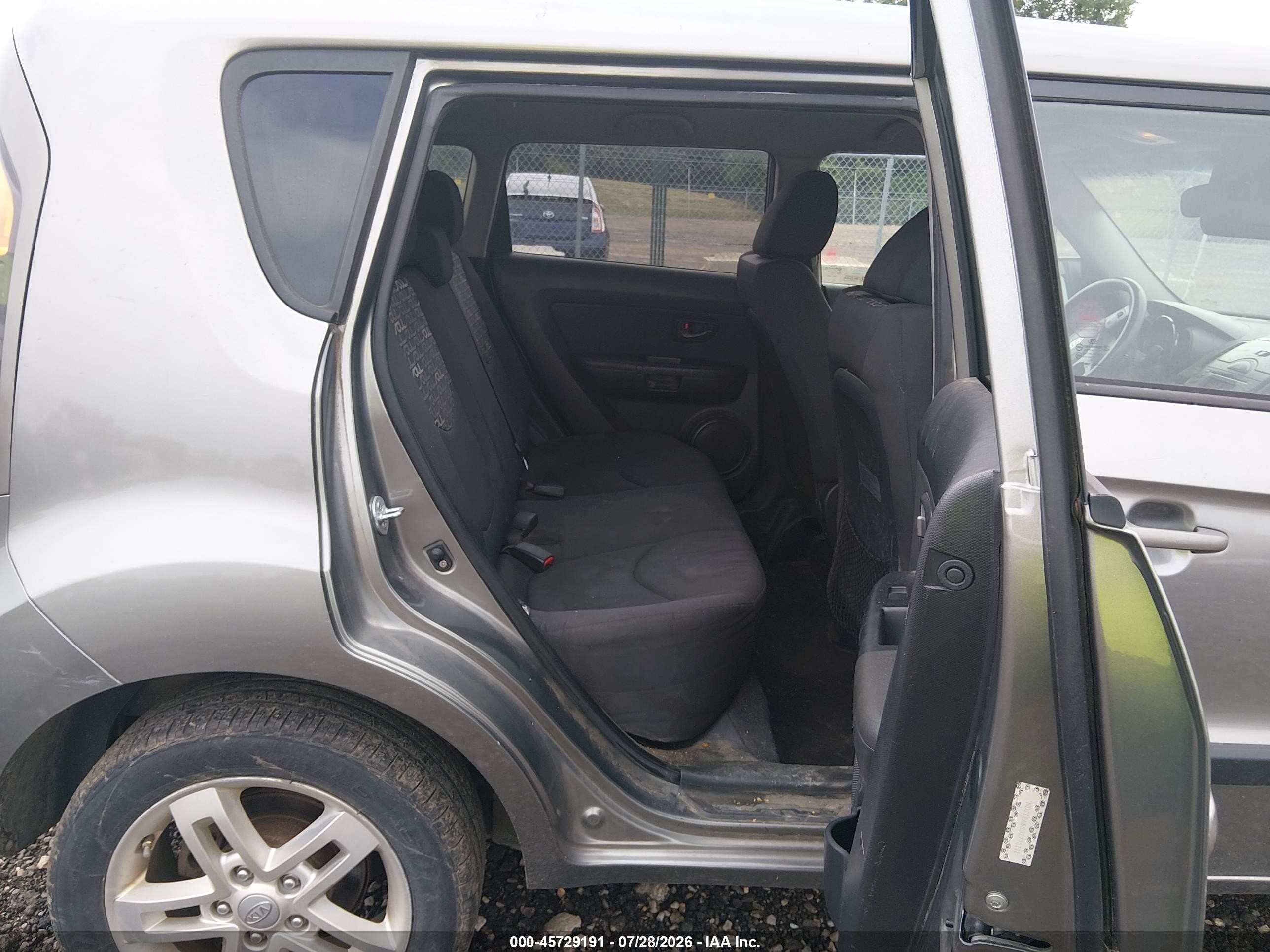 2011 Kia Soul + Gray vin: KNDJT2A20B7260383
