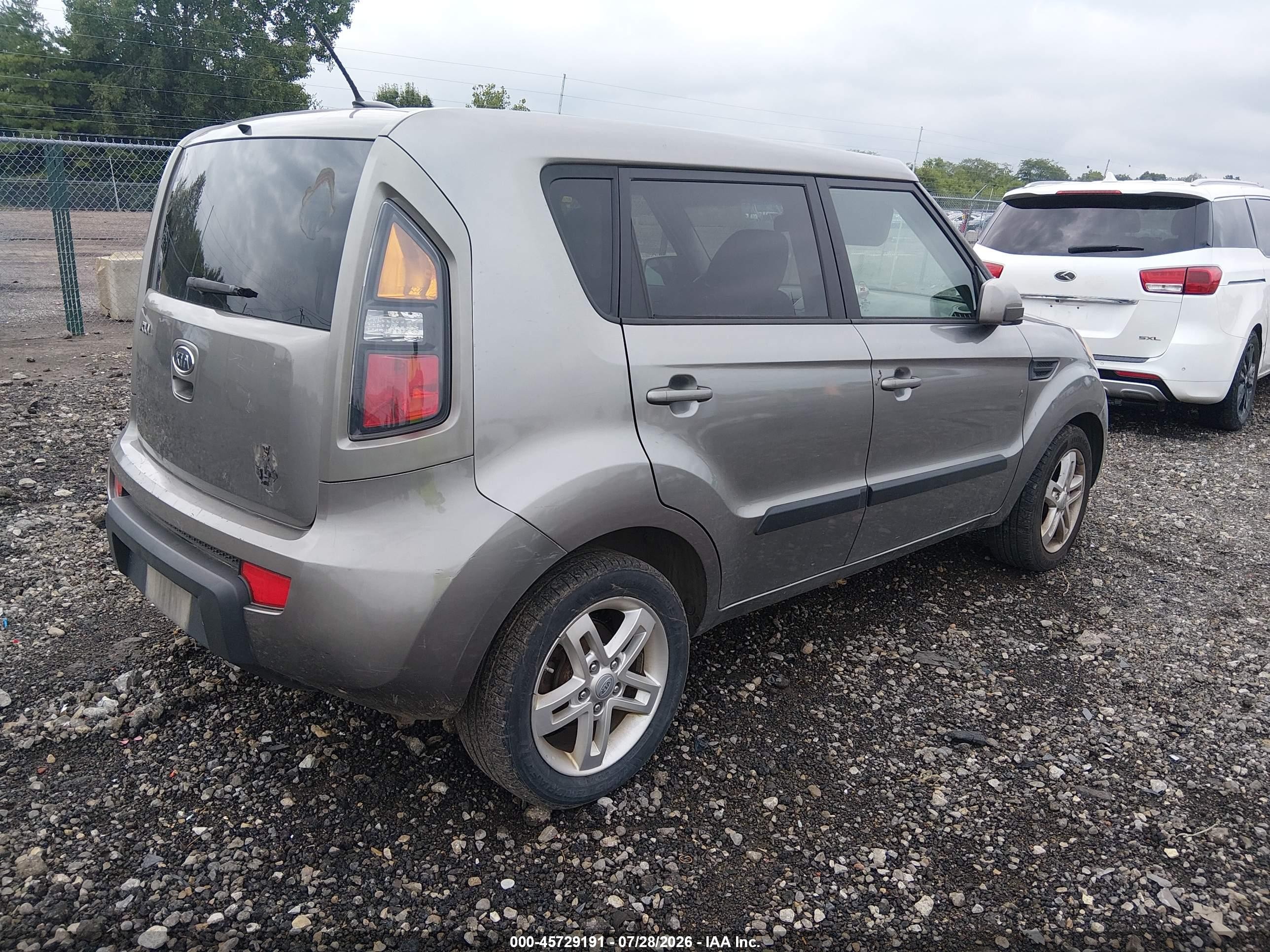 2011 Kia Soul + Gray vin: KNDJT2A20B7260383