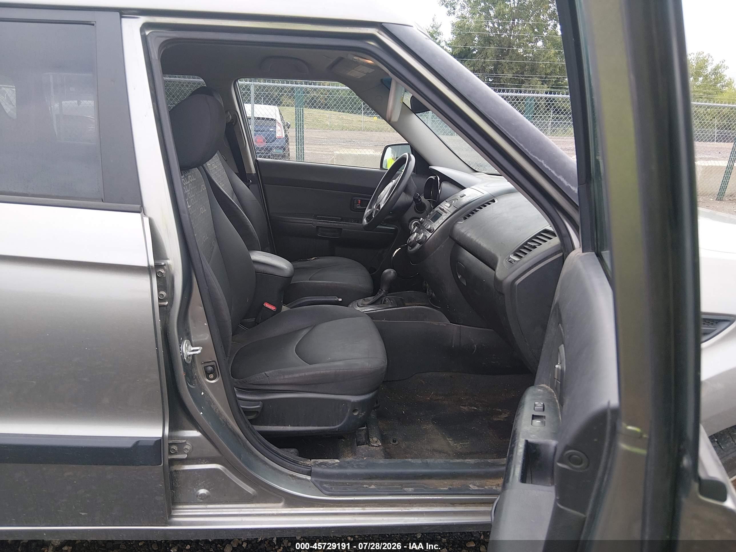 2011 Kia Soul + Gray vin: KNDJT2A20B7260383