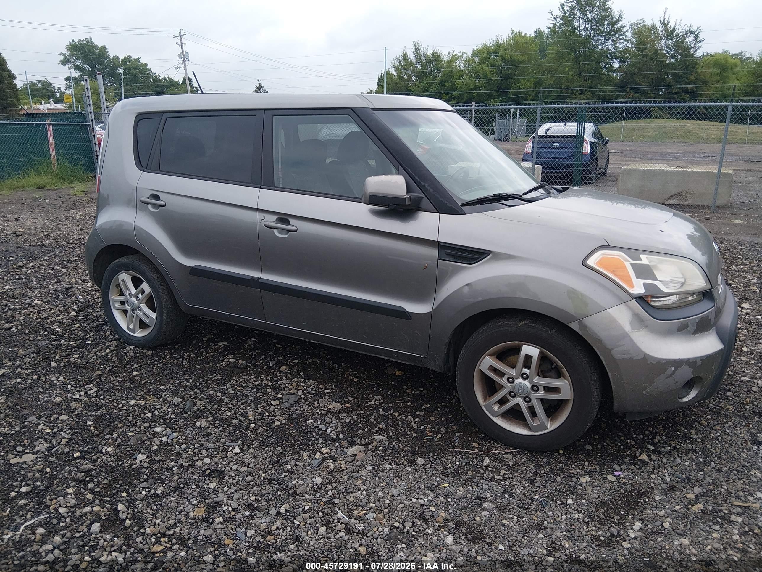 2011 Kia Soul + Gray vin: KNDJT2A20B7260383