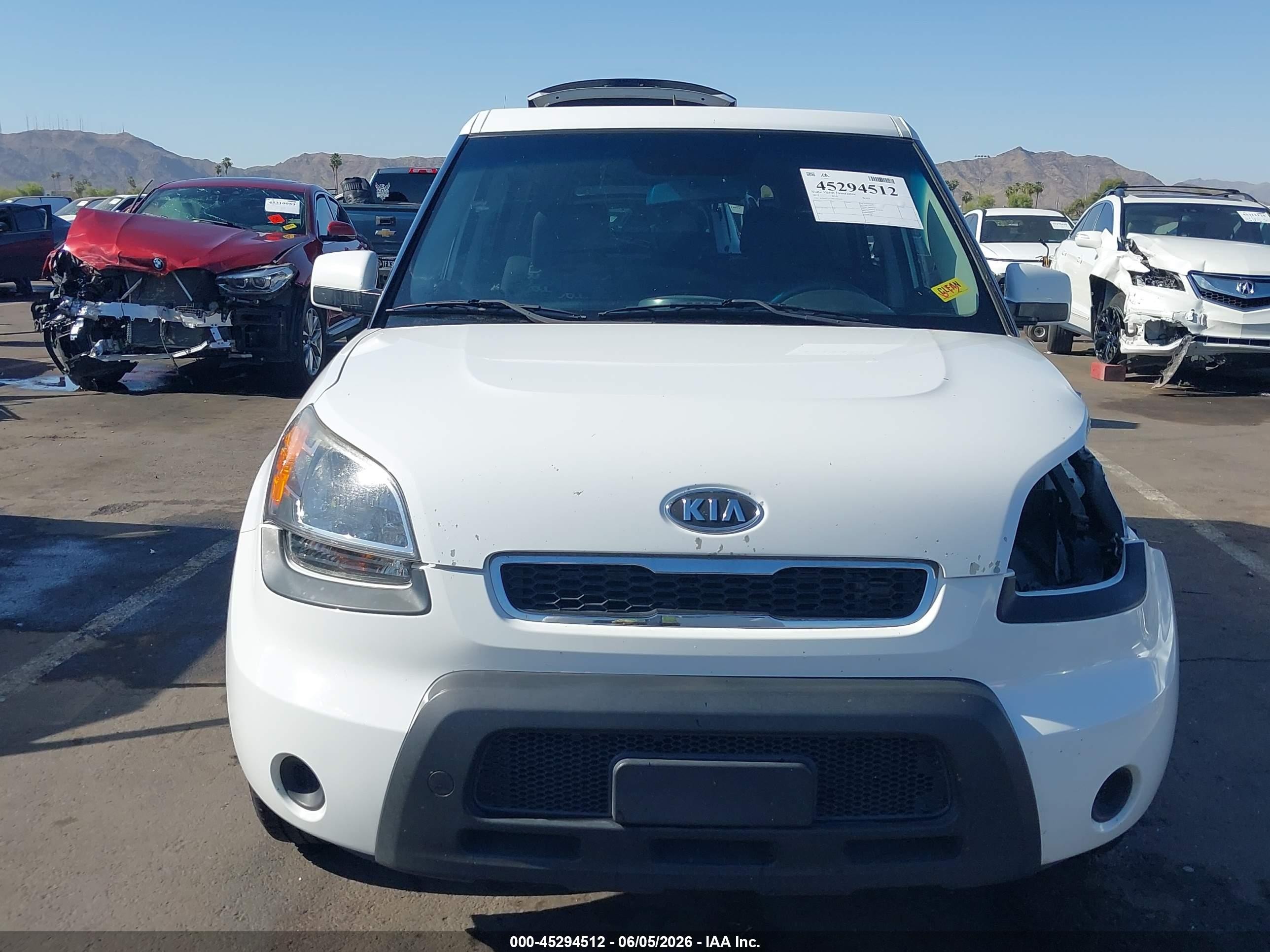 2011 Kia Soul + White vin: KNDJT2A20B7295151