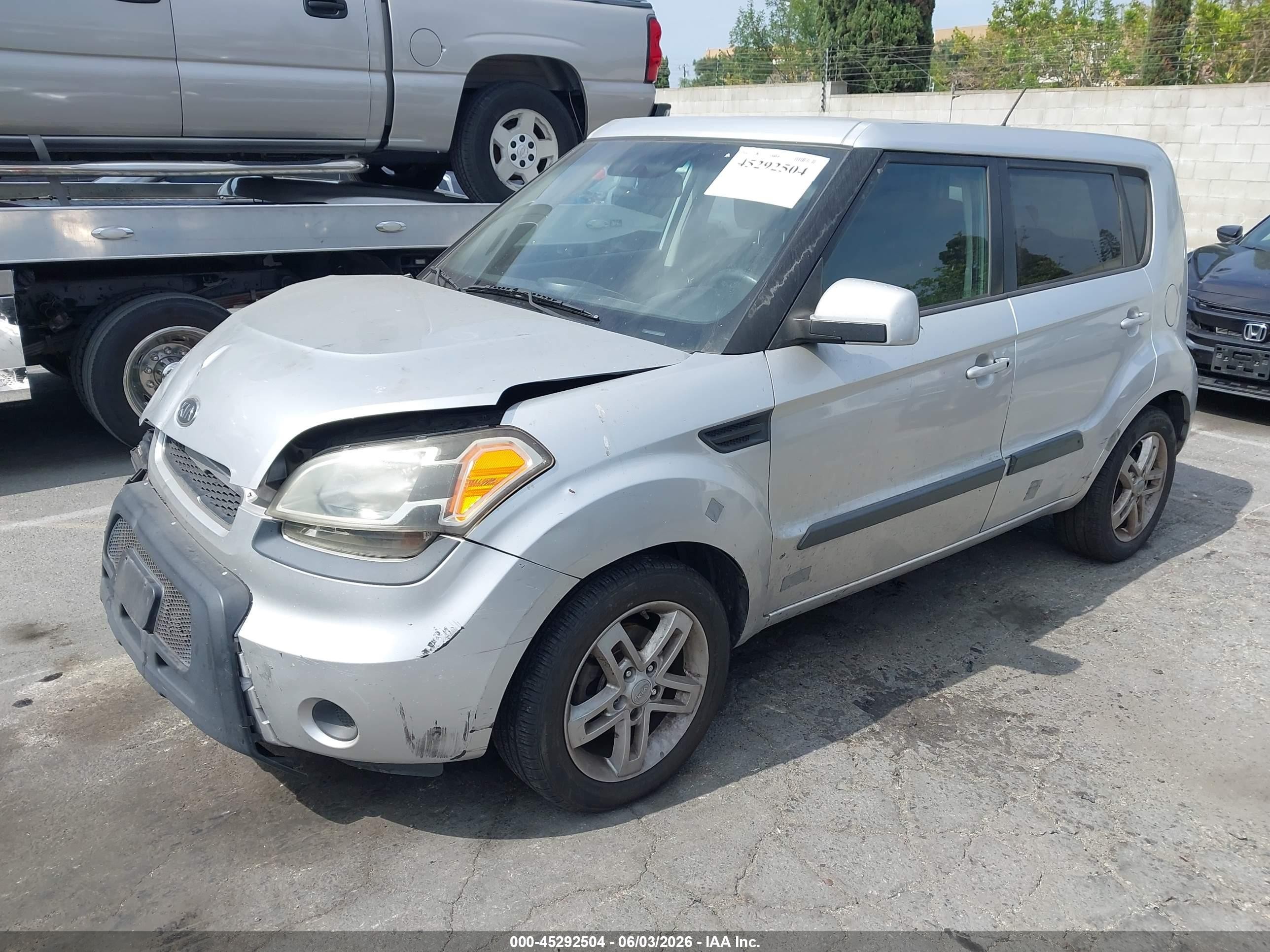2011 Kia Soul + Silver vin: KNDJT2A20B7306326