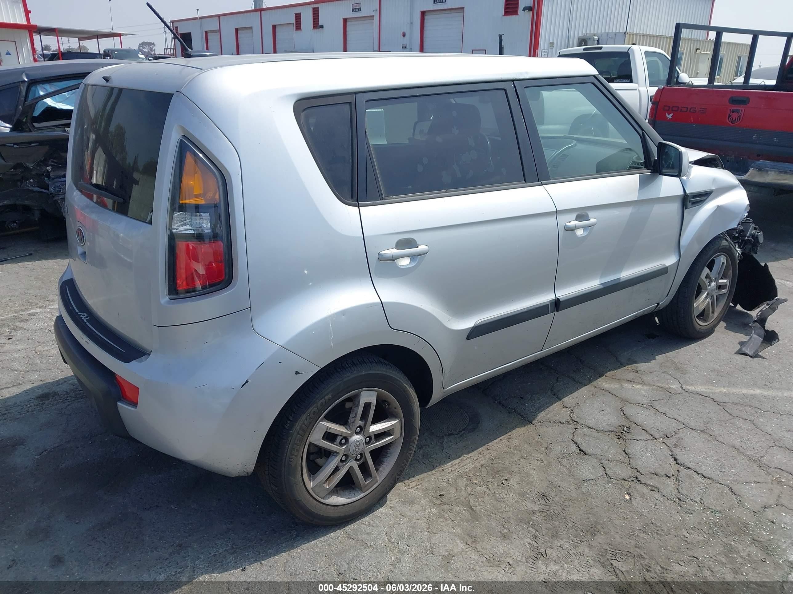 2011 Kia Soul + Silver vin: KNDJT2A20B7306326
