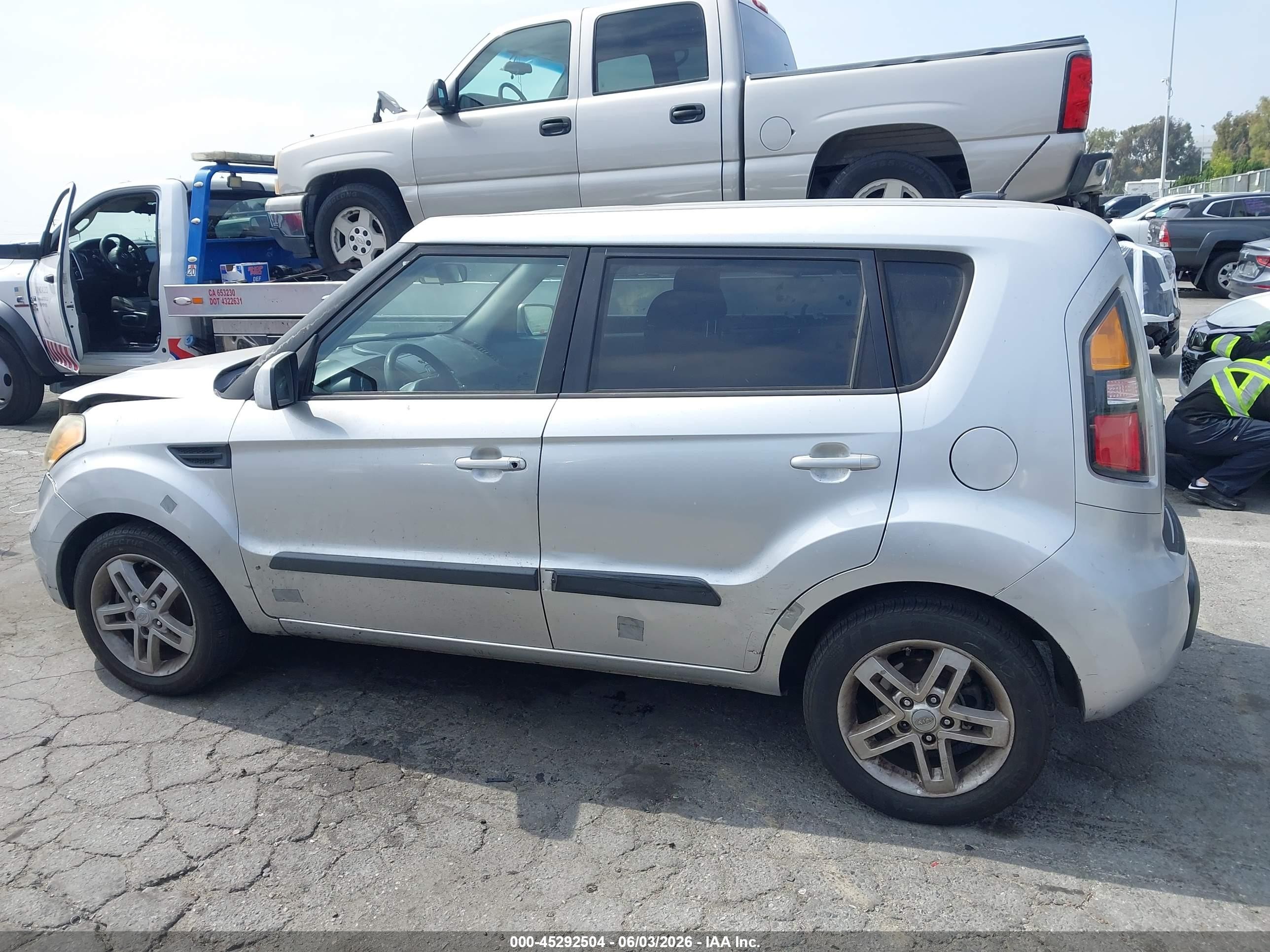 2011 Kia Soul + Silver vin: KNDJT2A20B7306326