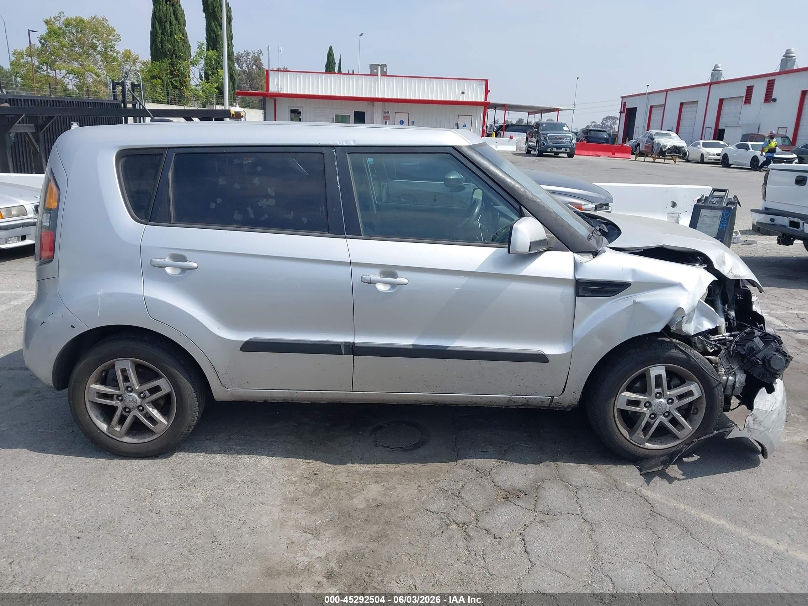2011 Kia Soul + Silver vin: KNDJT2A20B7306326