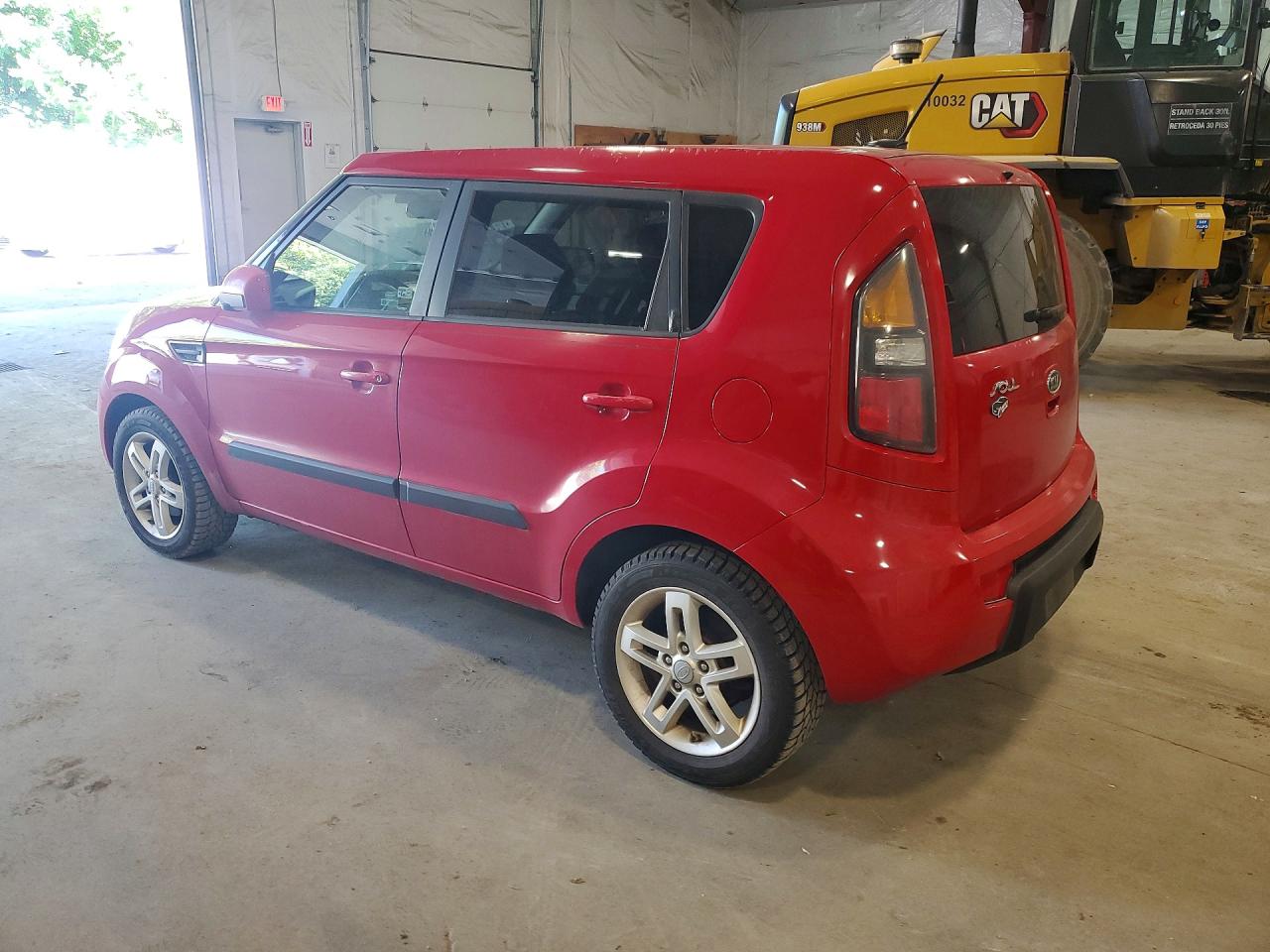 2011 Kia Soul + Red vin: KNDJT2A20B7324535