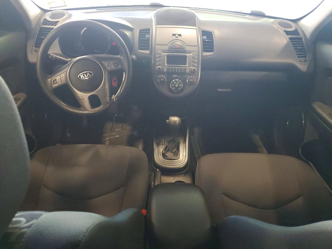 2011 Kia Soul + Red vin: KNDJT2A20B7324535