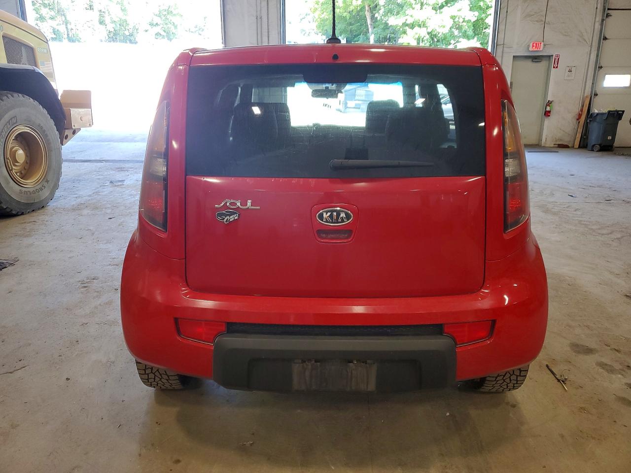 2011 Kia Soul + Red vin: KNDJT2A20B7324535