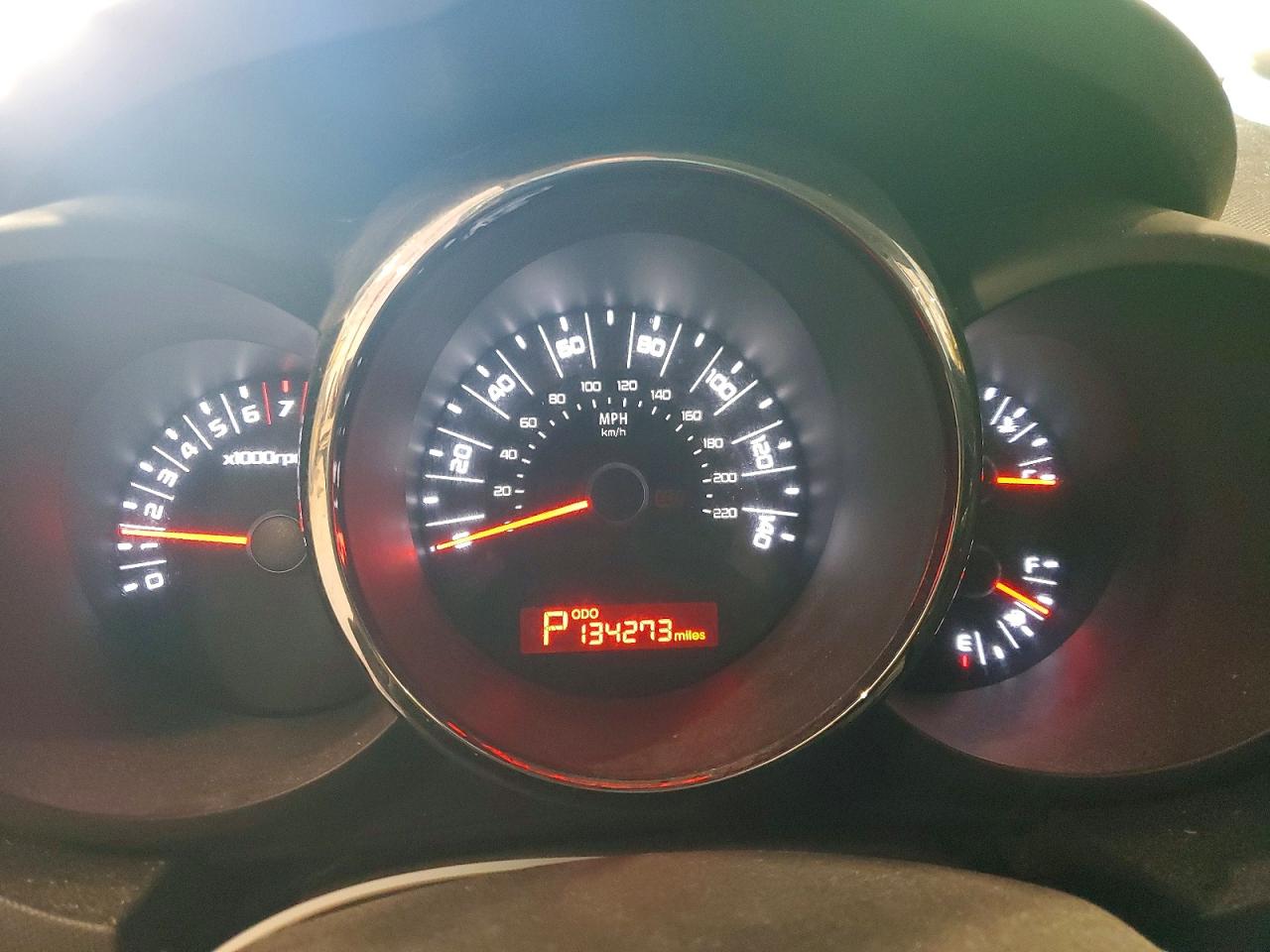 2011 Kia Soul + Red vin: KNDJT2A20B7324535