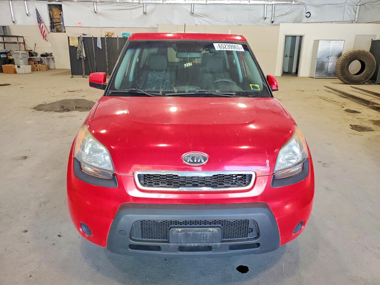2011 Kia Soul + Red vin: KNDJT2A20B7324535